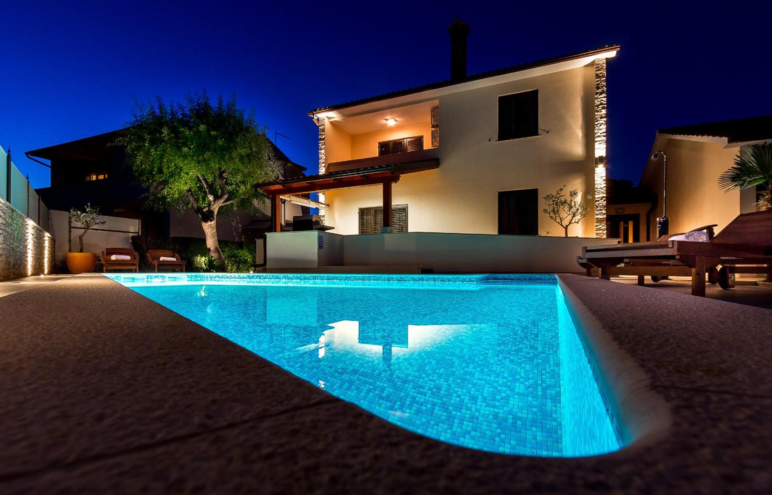 Hotel Holiday Home Villa Pula - Image 1