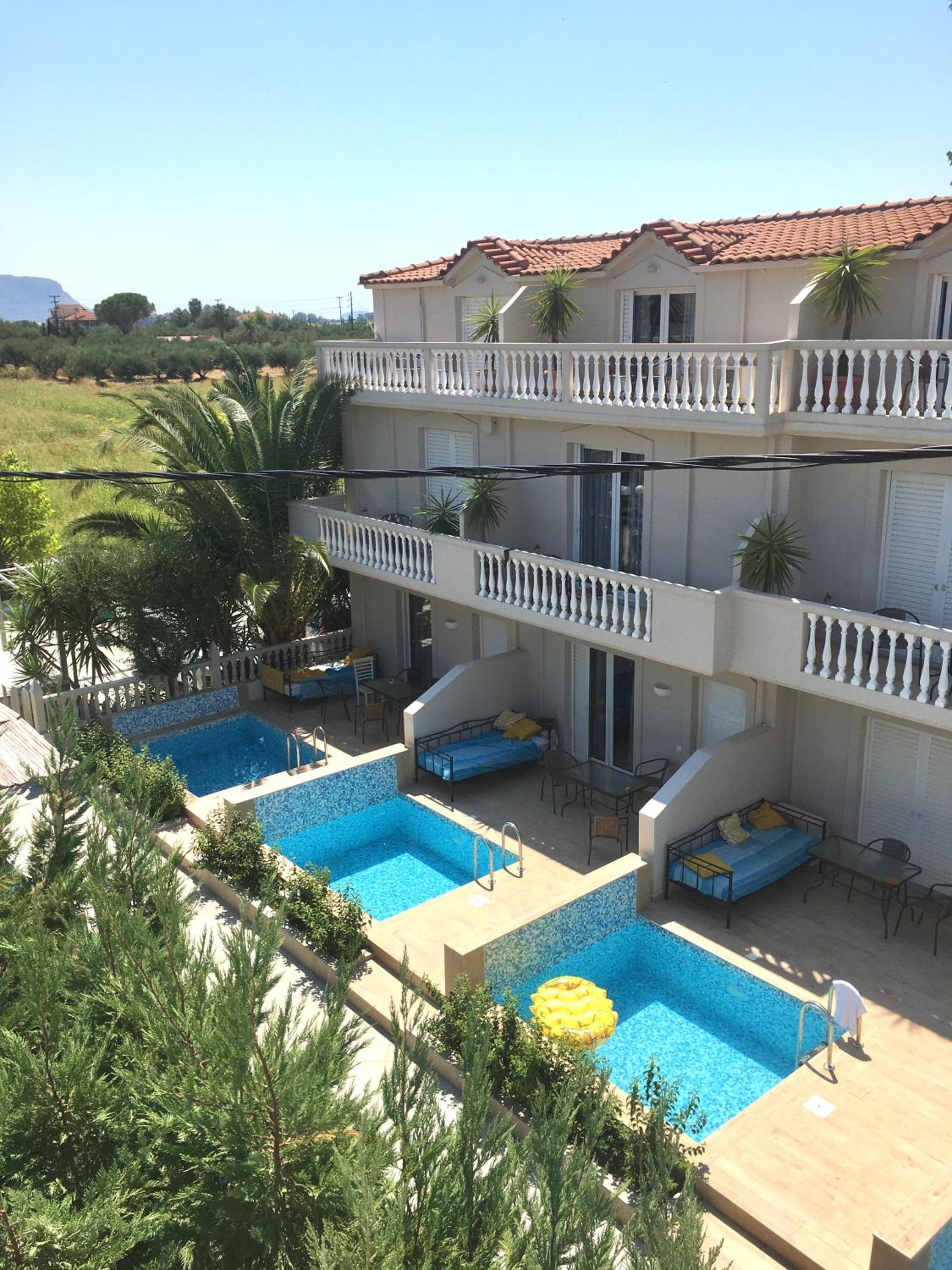 Hotel Three Graces Holiday Houses Complex - Image 1