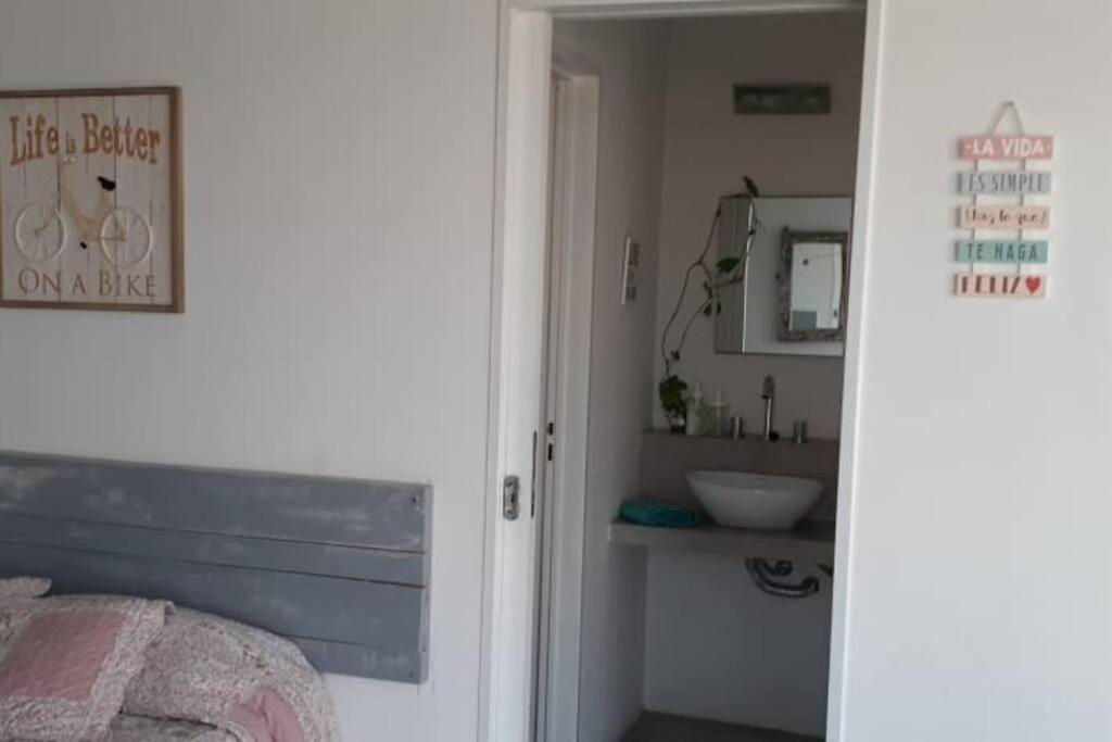 Luminoso,tranquilo y practico estudio en zona sur con balcón y cochera