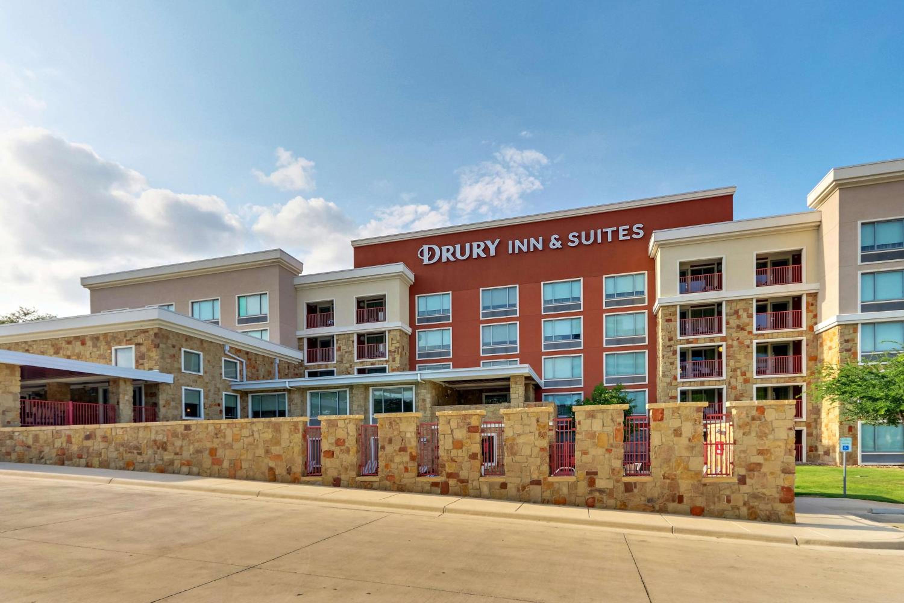 Hotel Drury Inn & Suites San Antonio Airport - Image 1