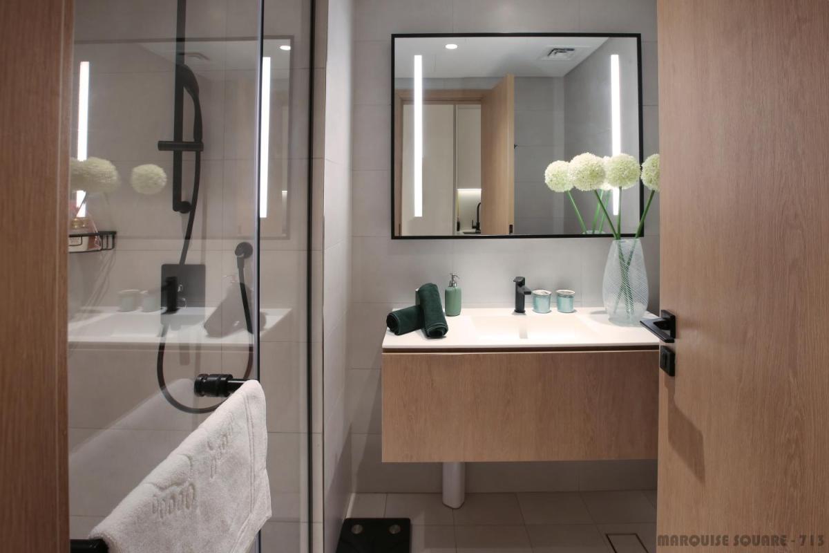 Luxury Studios with Burj Khalifa & Canal View in Downtown - Marquise Square Tower