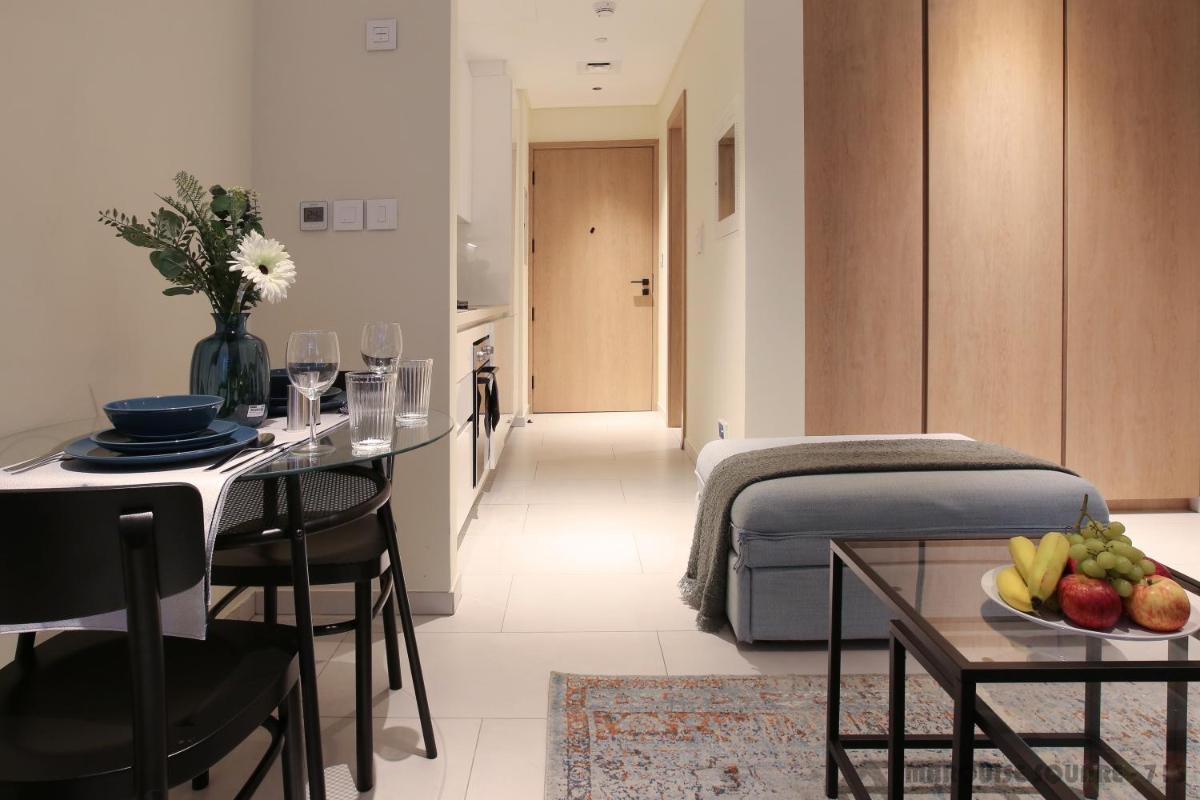 Luxury Studios with Burj Khalifa & Canal View in Downtown - Marquise Square Tower