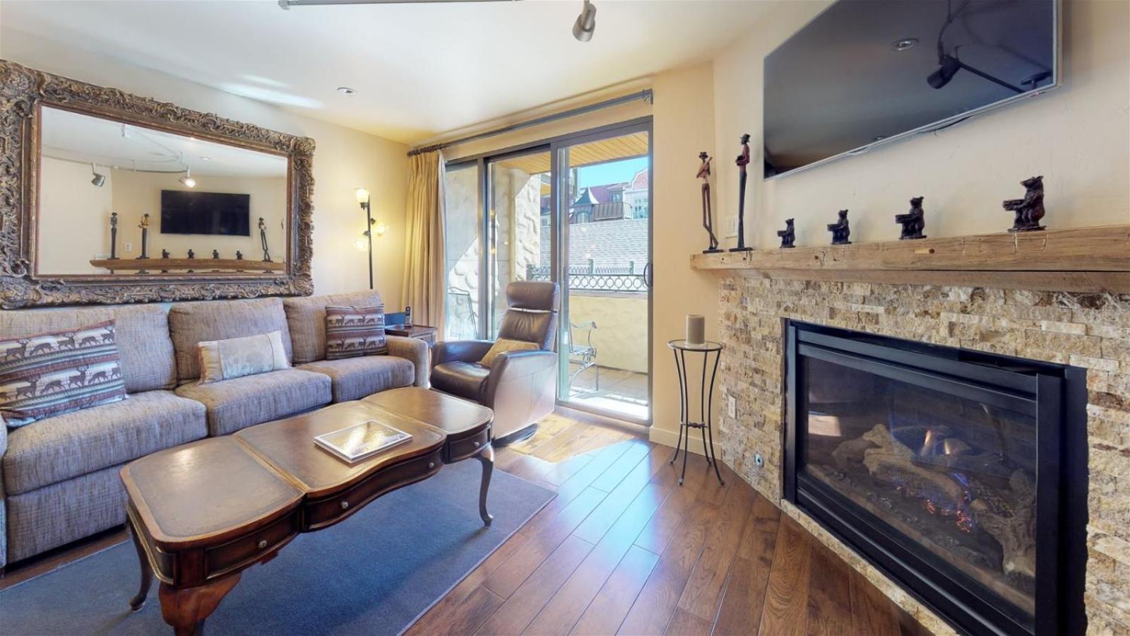 Luxury 1 Bedroom Mountain Vacation Rental, 100 Yards To Gondola In Lionshead Village view 3