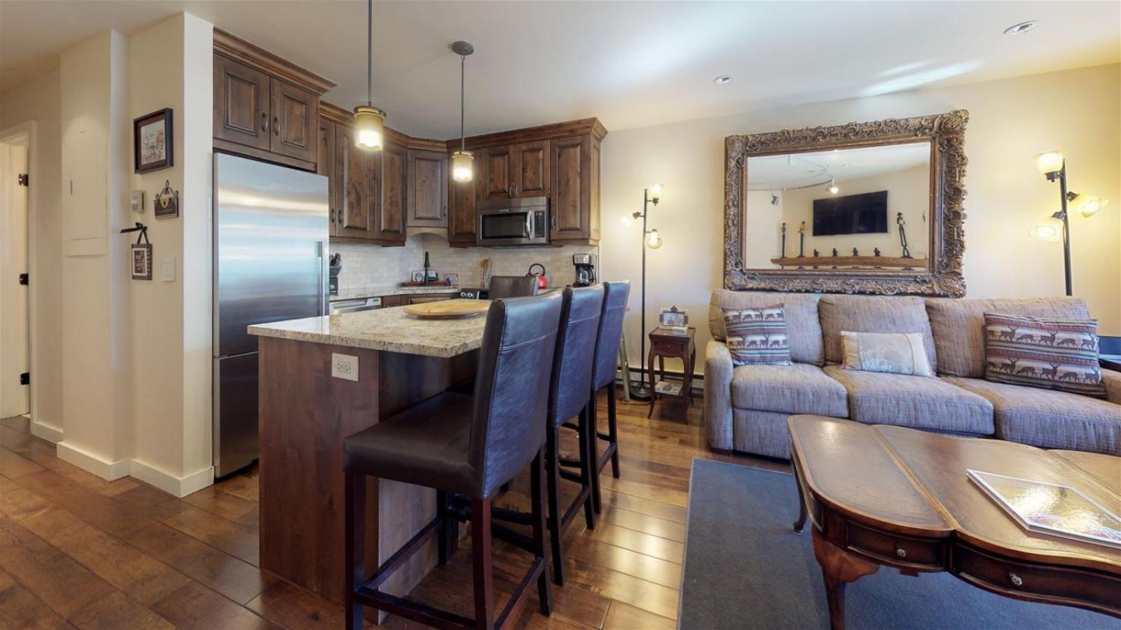 Luxury 1 Bedroom Mountain Vacation Rental, 100 Yards To Gondola In Lionshead Village view 4