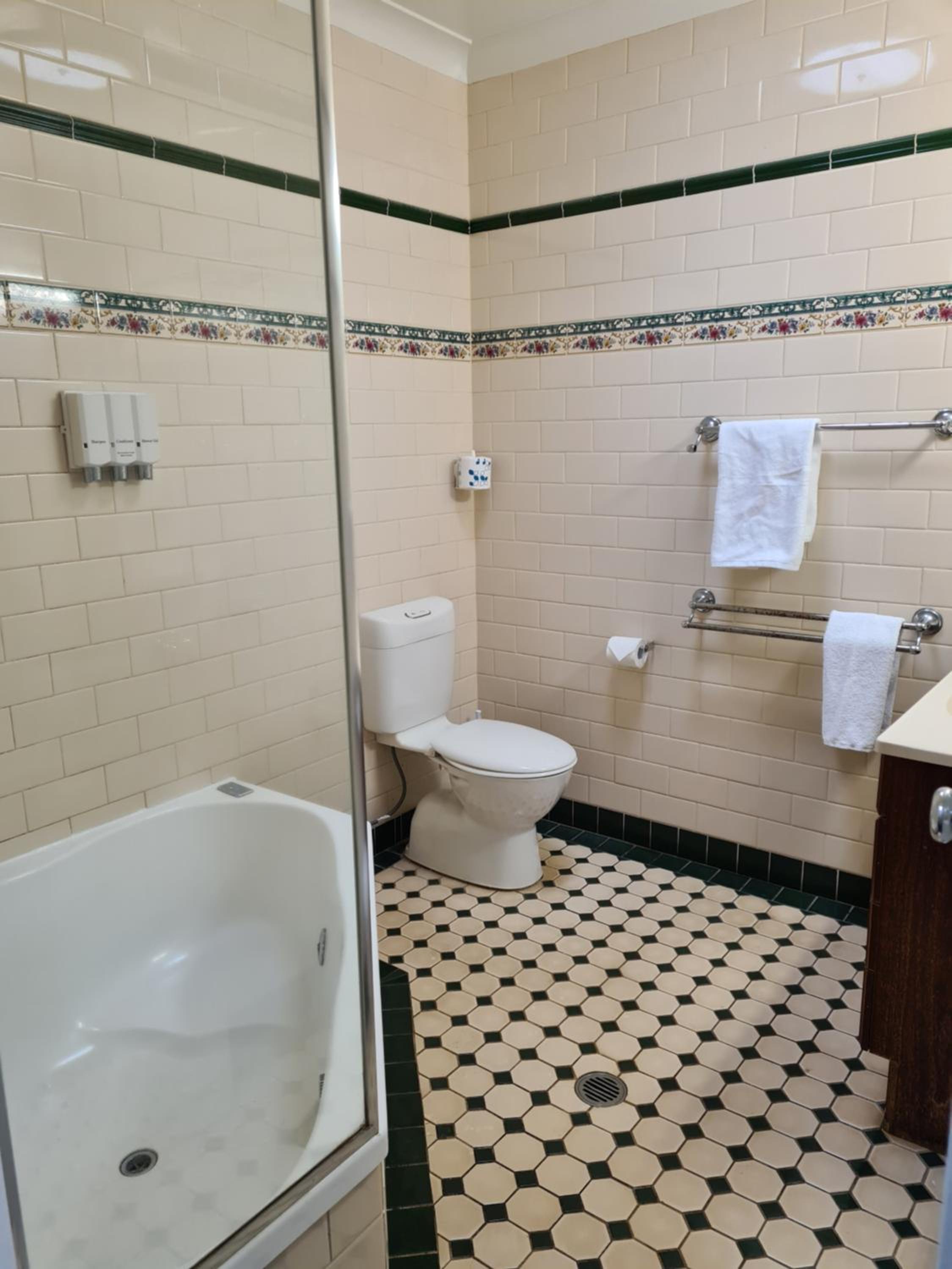 Country Gardens Motor Inn