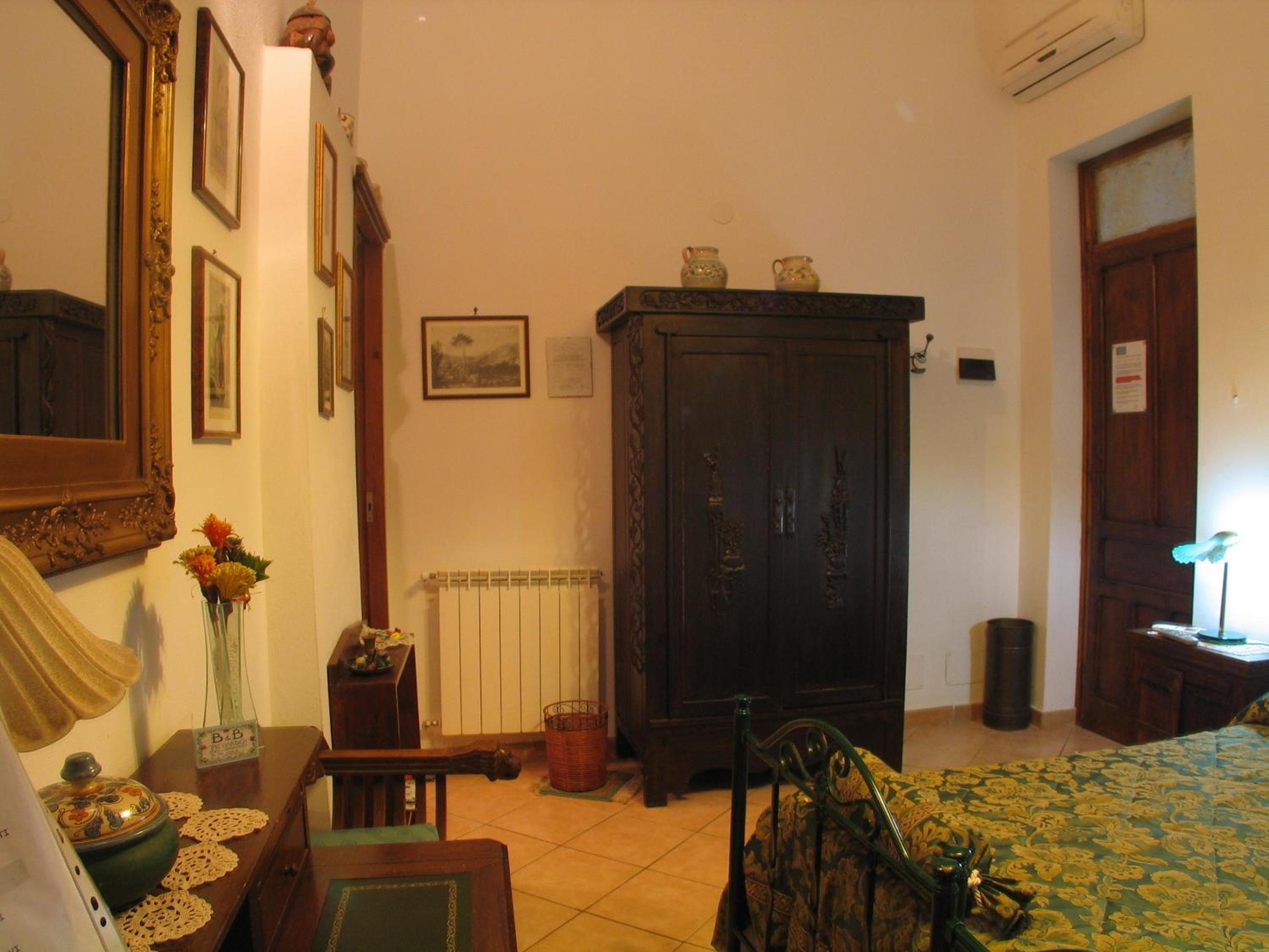 The Garden en Sferracavallo — hotel room
