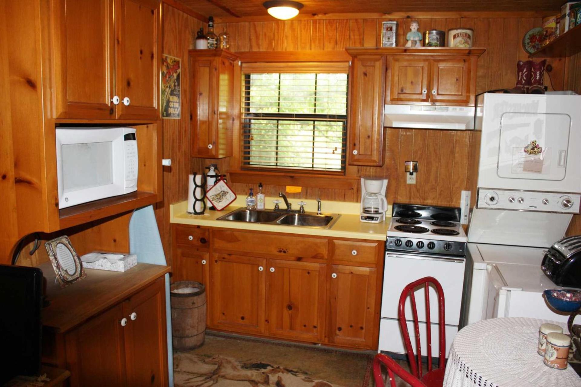 Double U Barr Ranch - Cowboy Cabin view 5