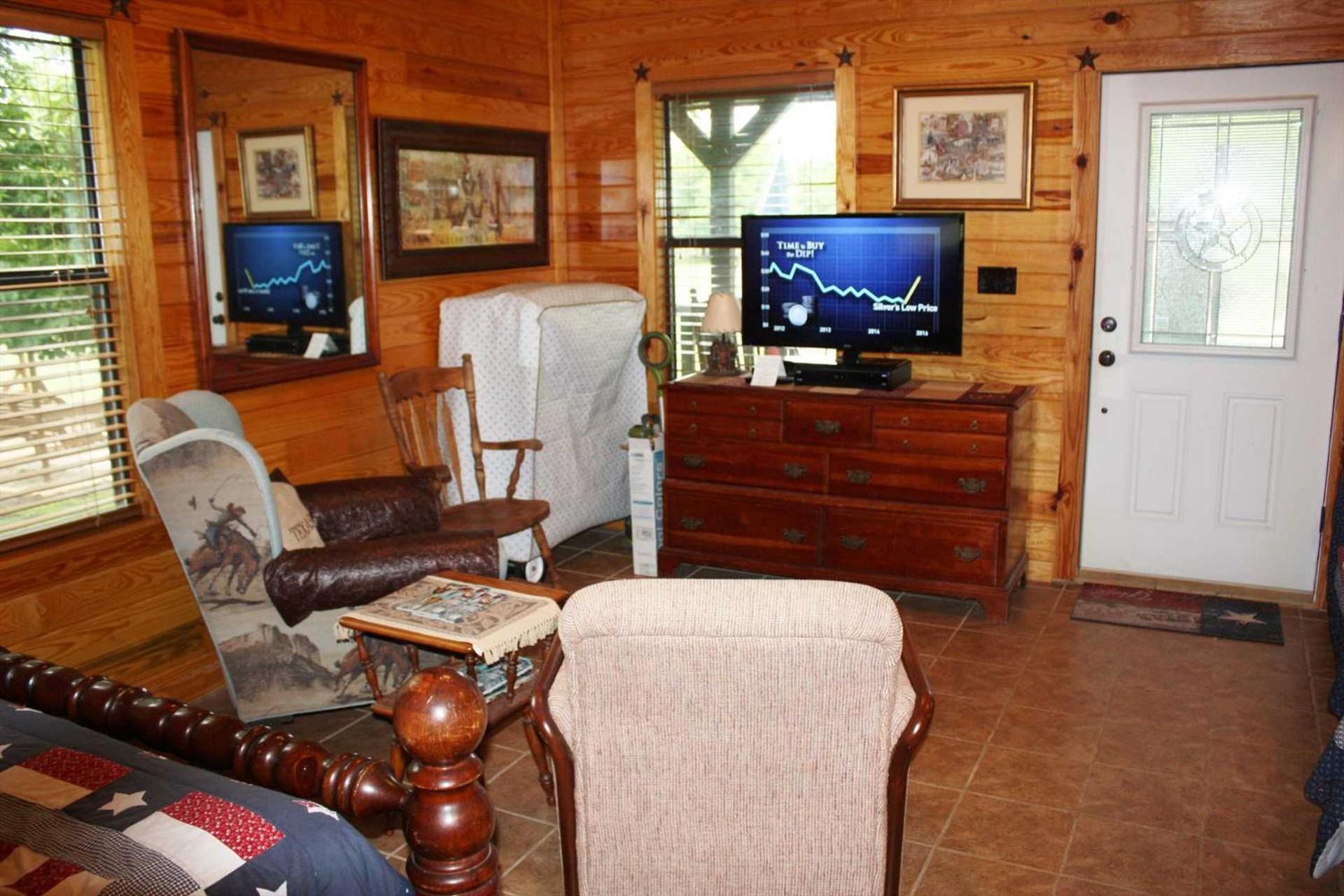 Double U Barr Ranch - Cowboy Cabin view 4