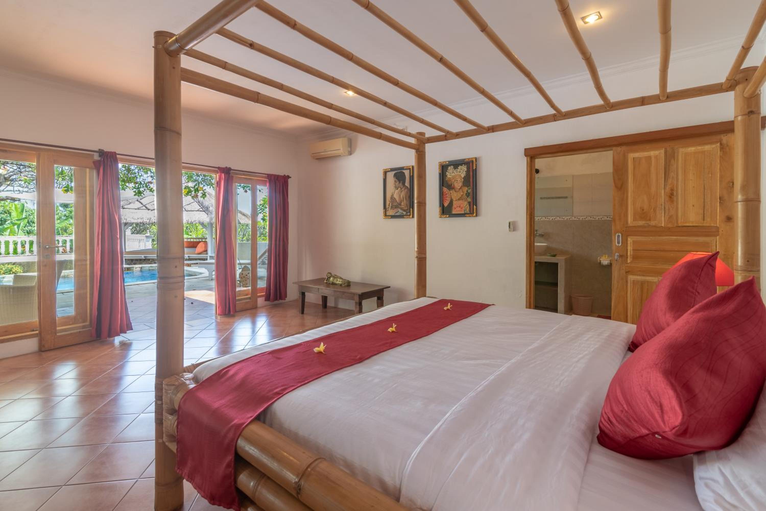 Villa Dinding Batu