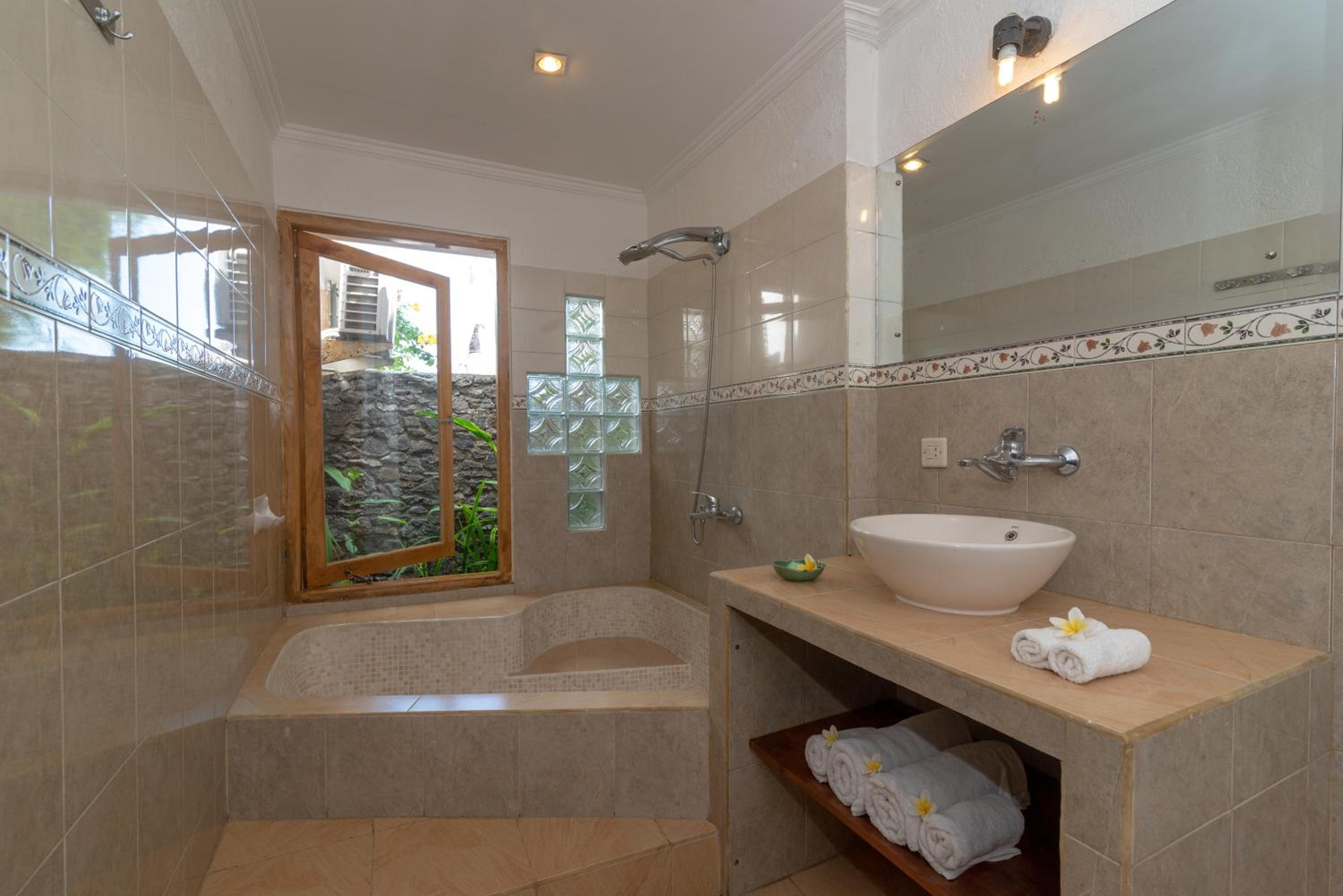 Singaraja Vacations - Villa Dinding Batu - Property Image 71