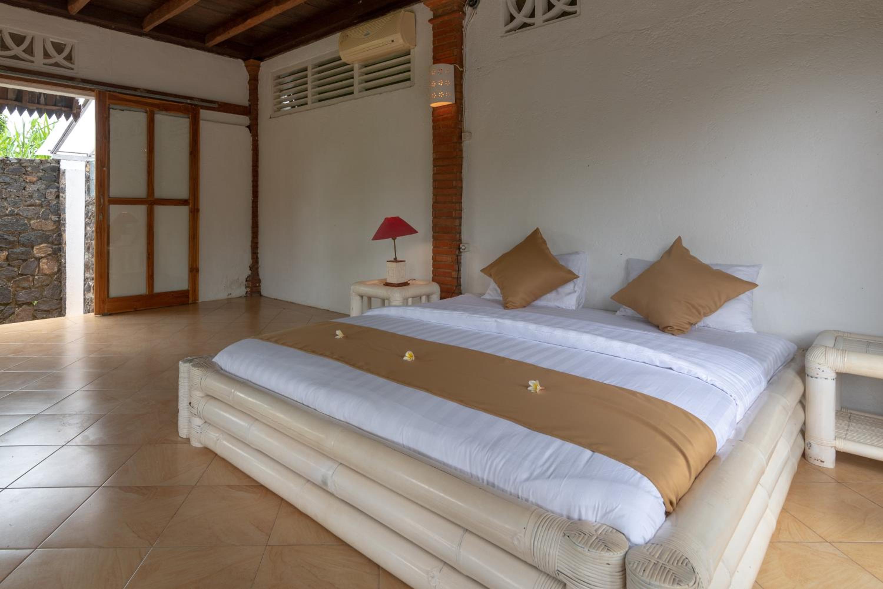 Singaraja Vacations - Villa Dinding Batu - Property Image 8