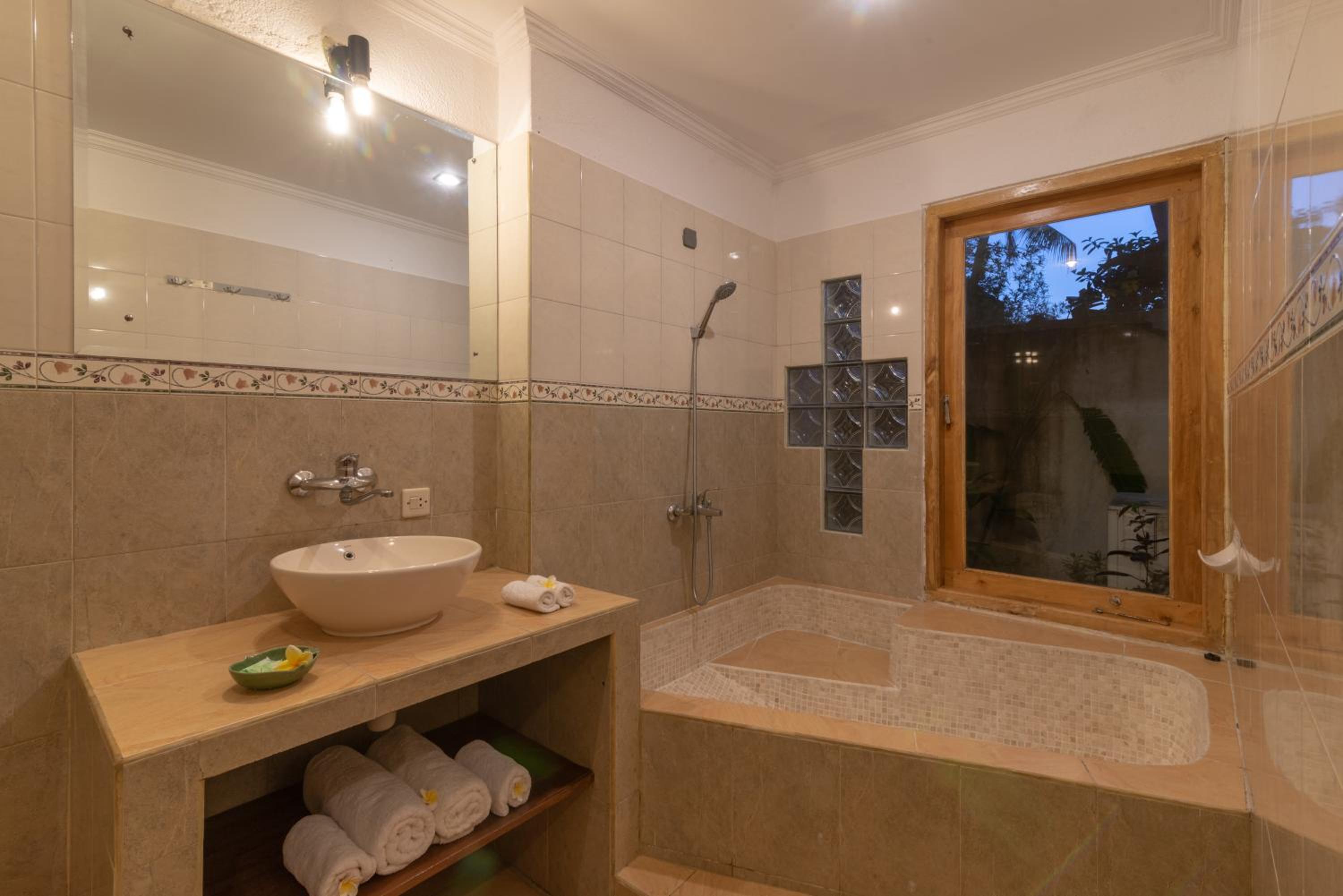 Singaraja Vacations - Villa Dinding Batu - Property Image 37