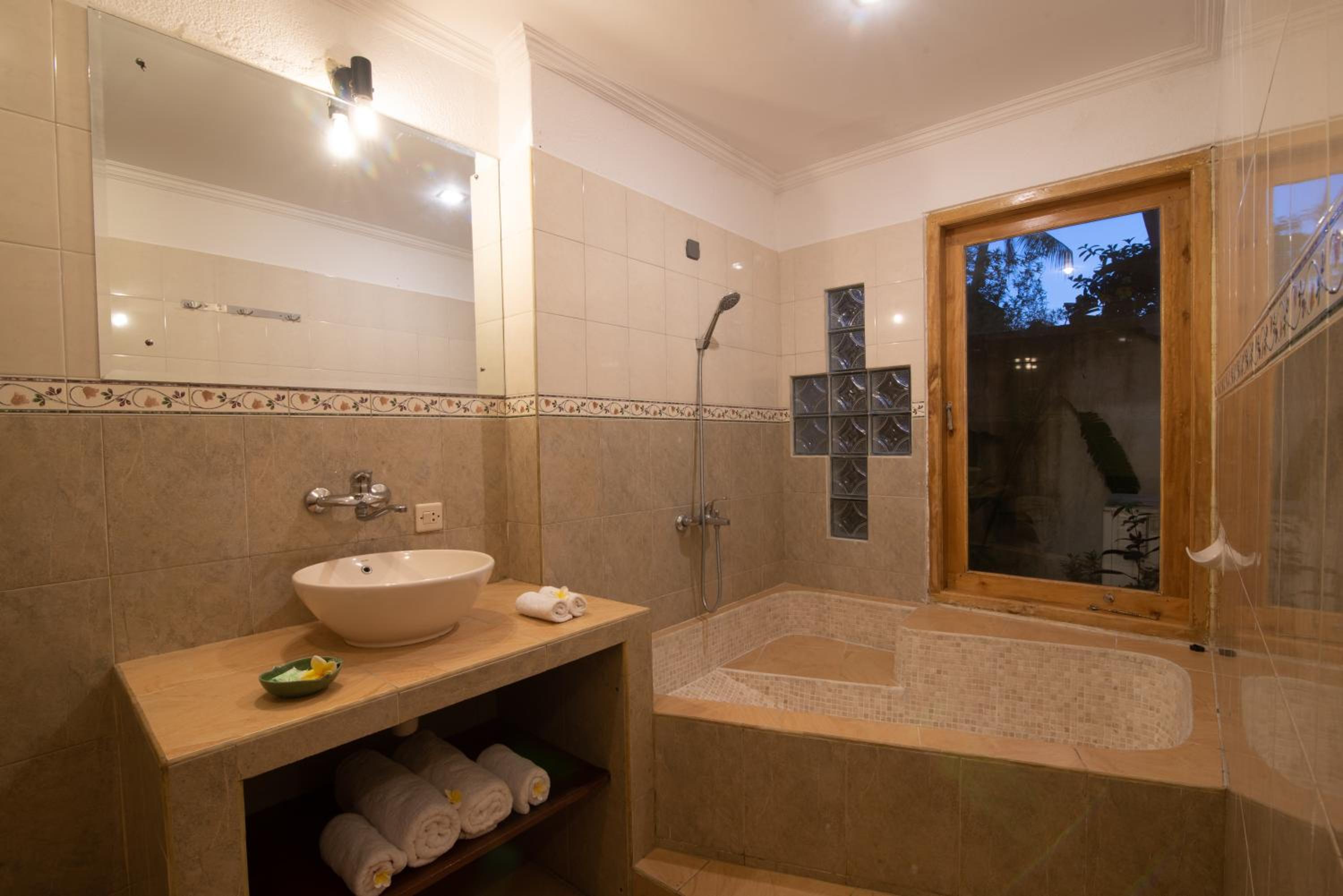 Singaraja Vacations - Villa Dinding Batu - Property Image 2