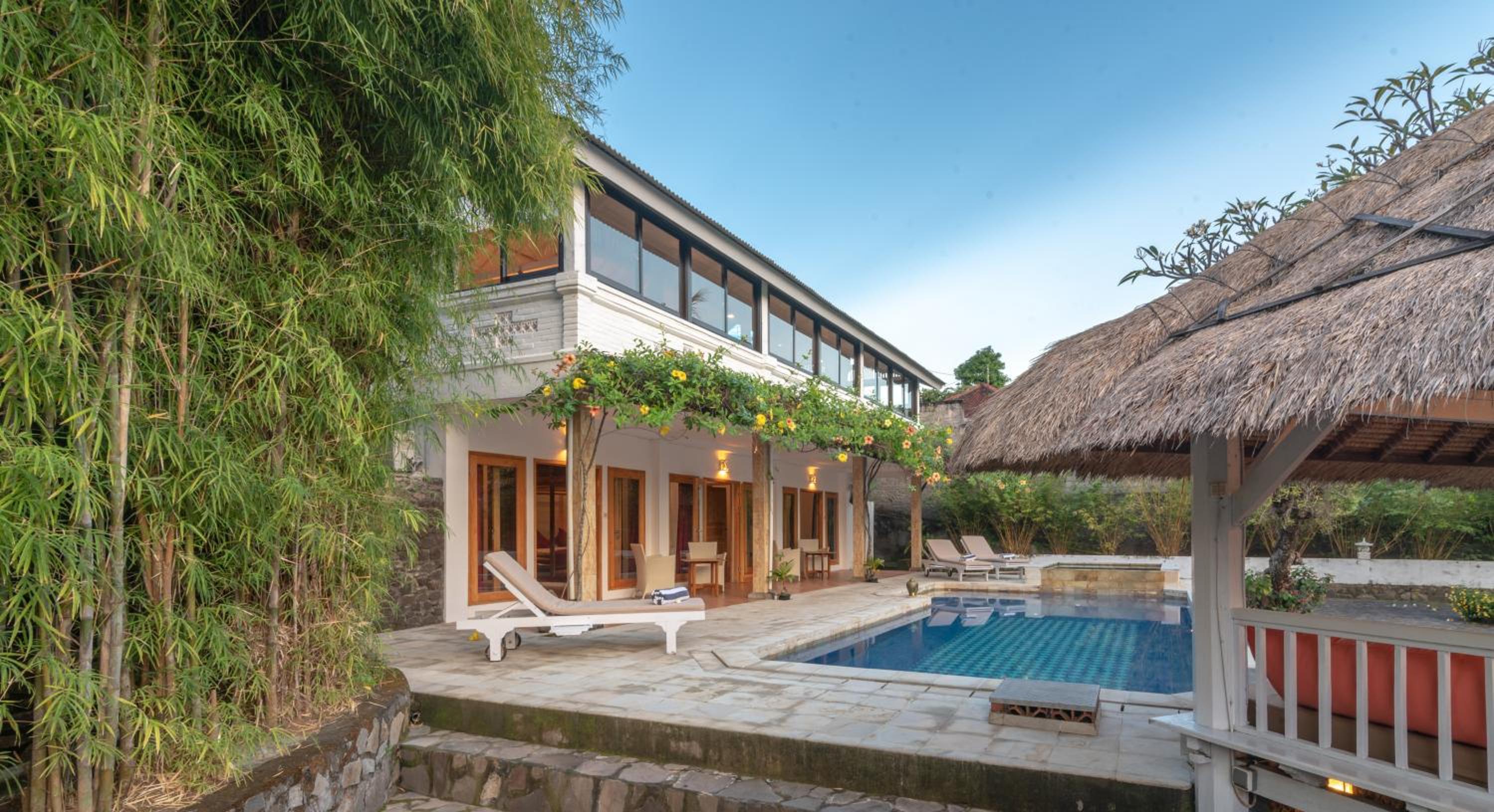 Villa Dinding Batu