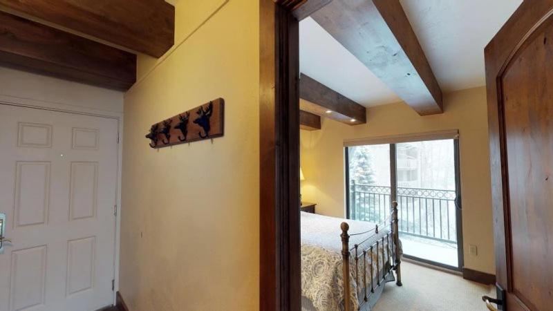 Luxury 2 Bedroom Lionshead Village Condo, Short Walk To Gondola view 4