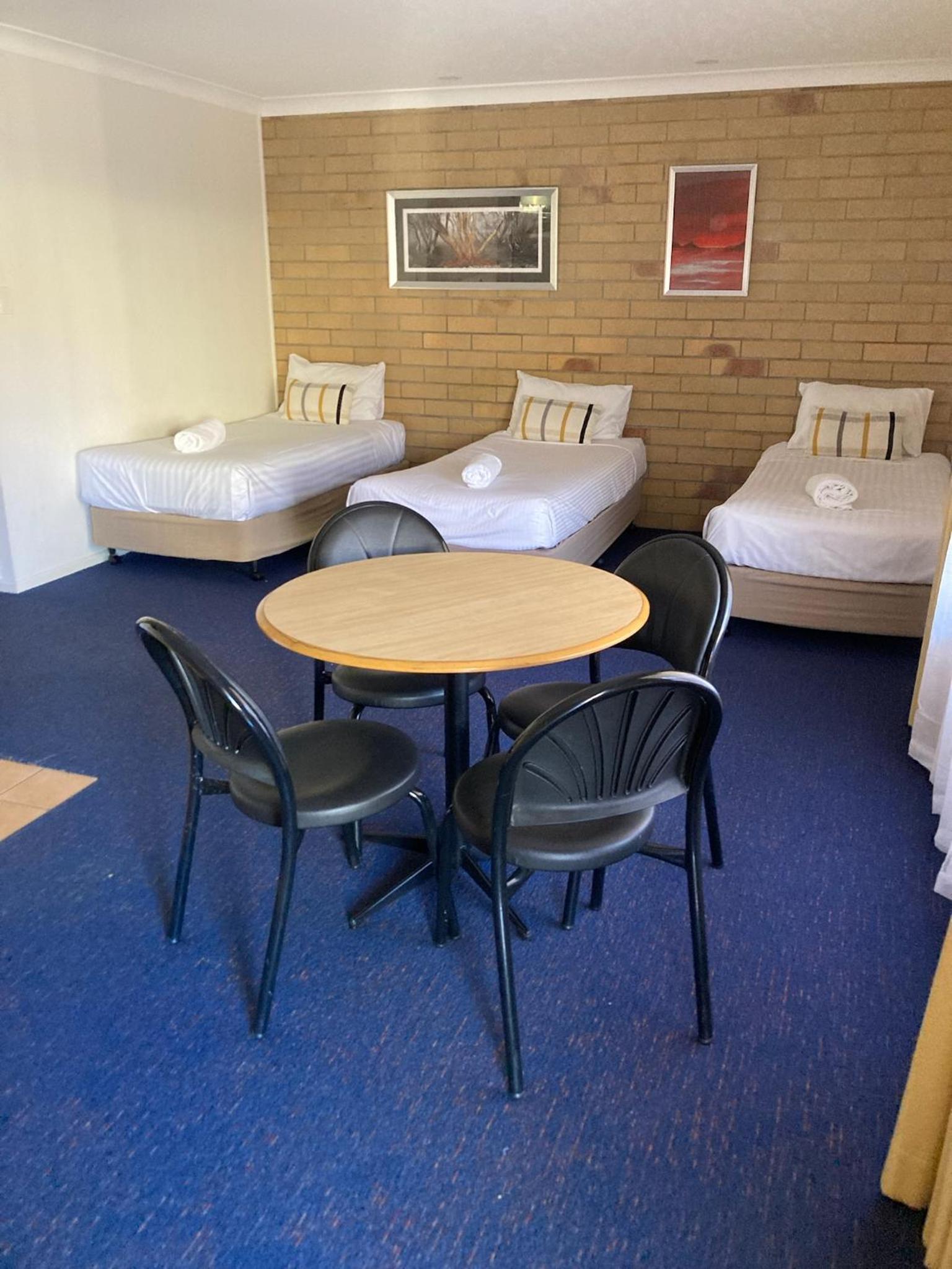Cotswold Motor Inn