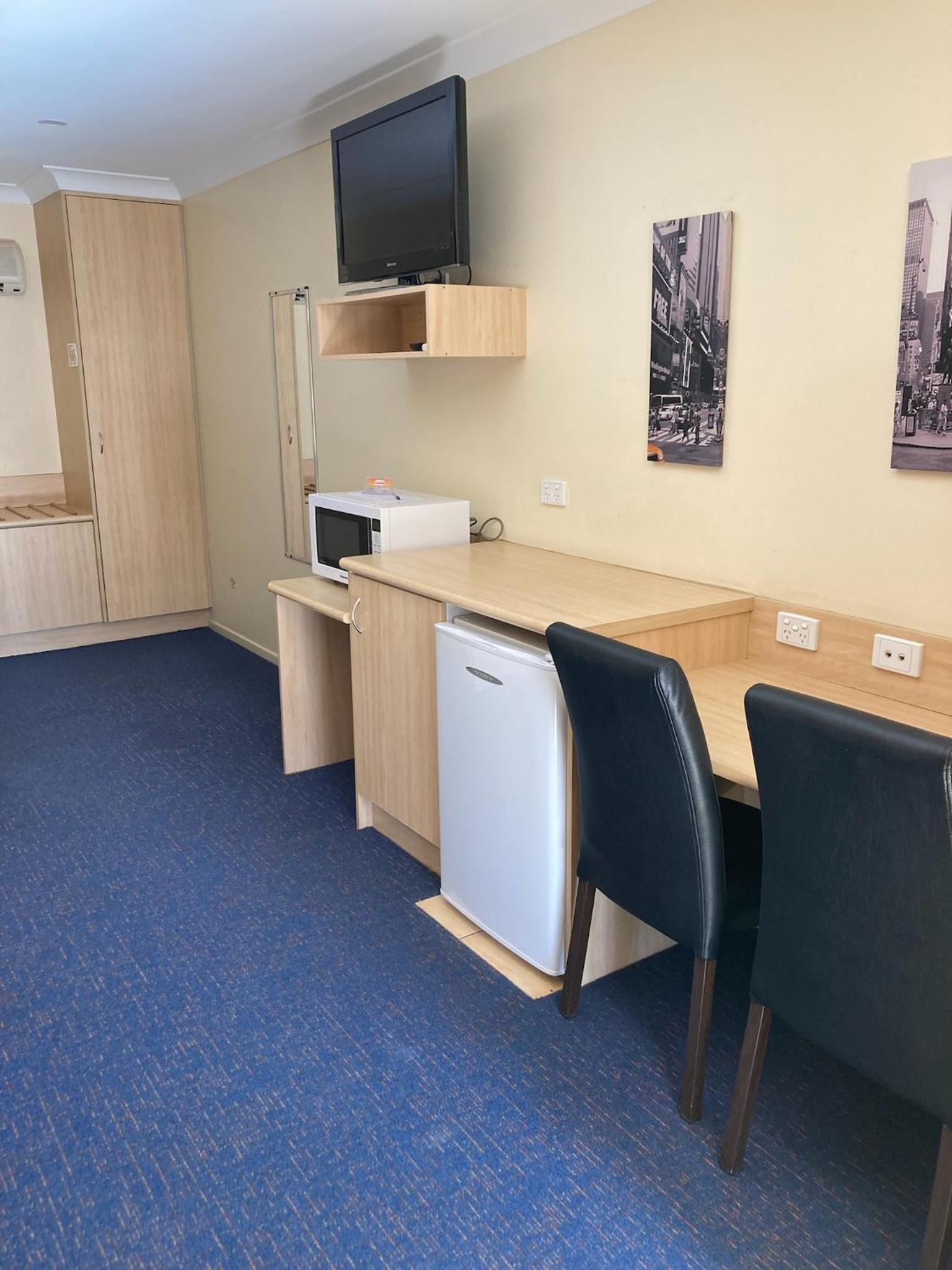 Cotswold Motor Inn