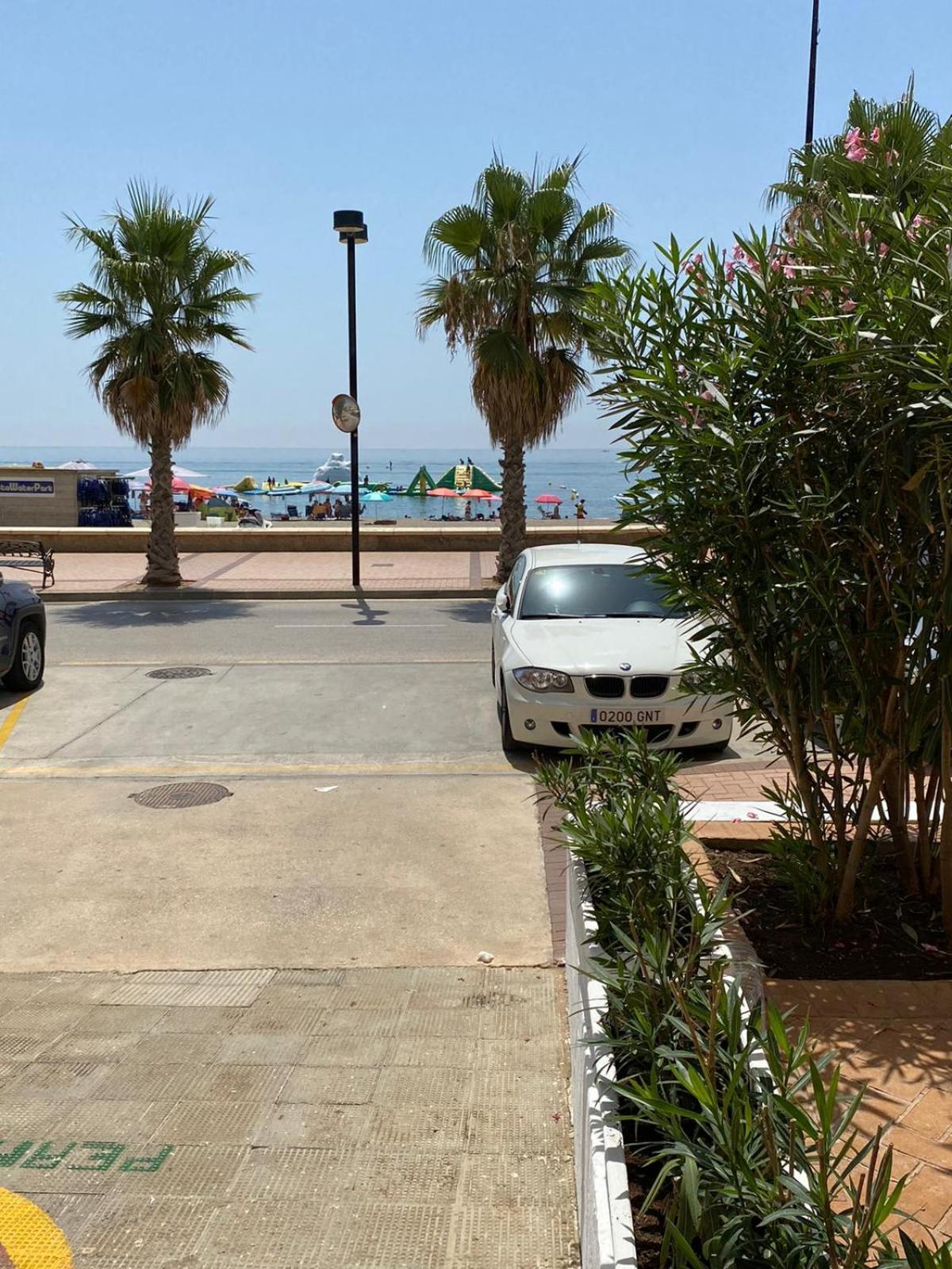 Beachfront two-bedroom apartment in Fuengirola