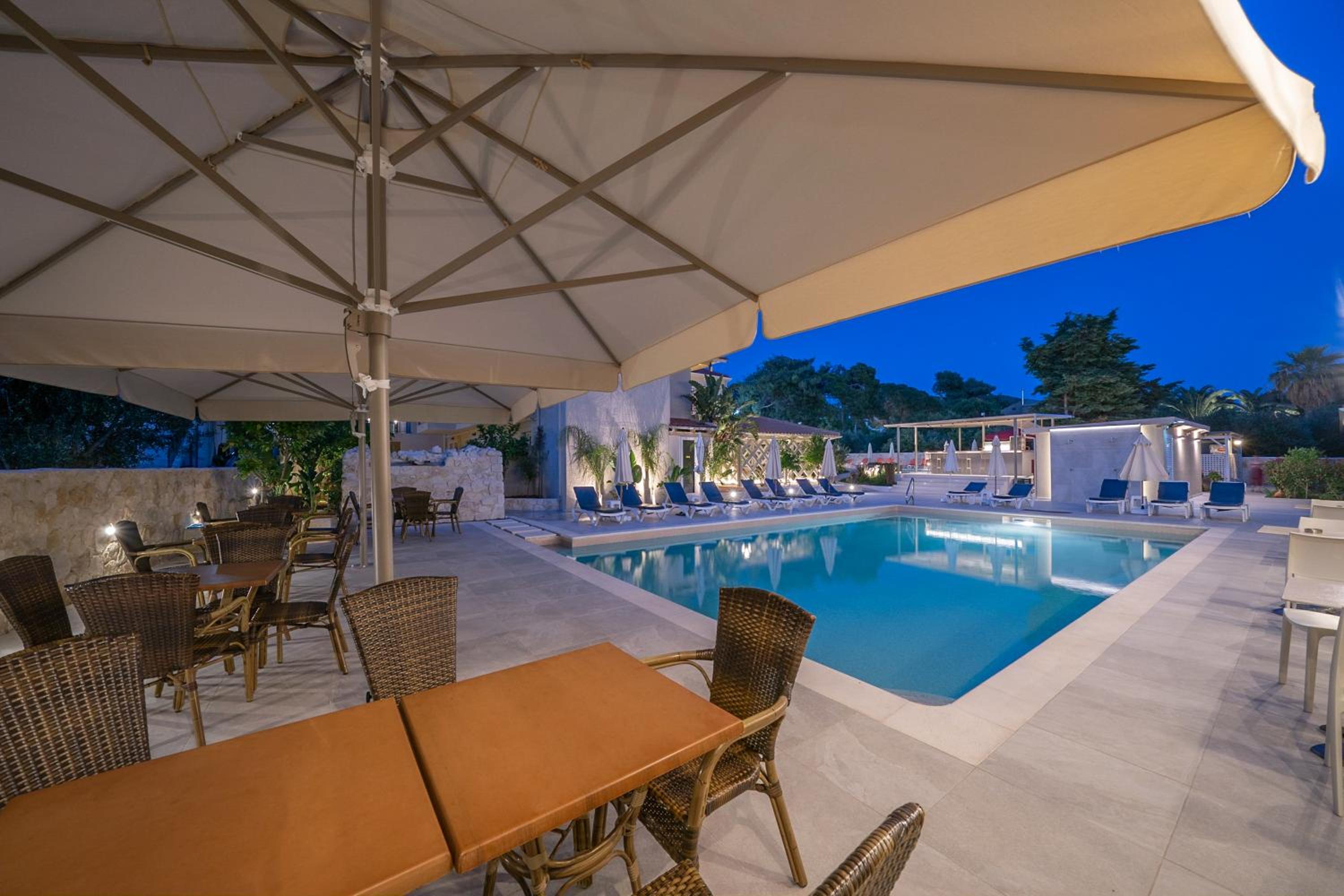 Makris Yialos Apartments
