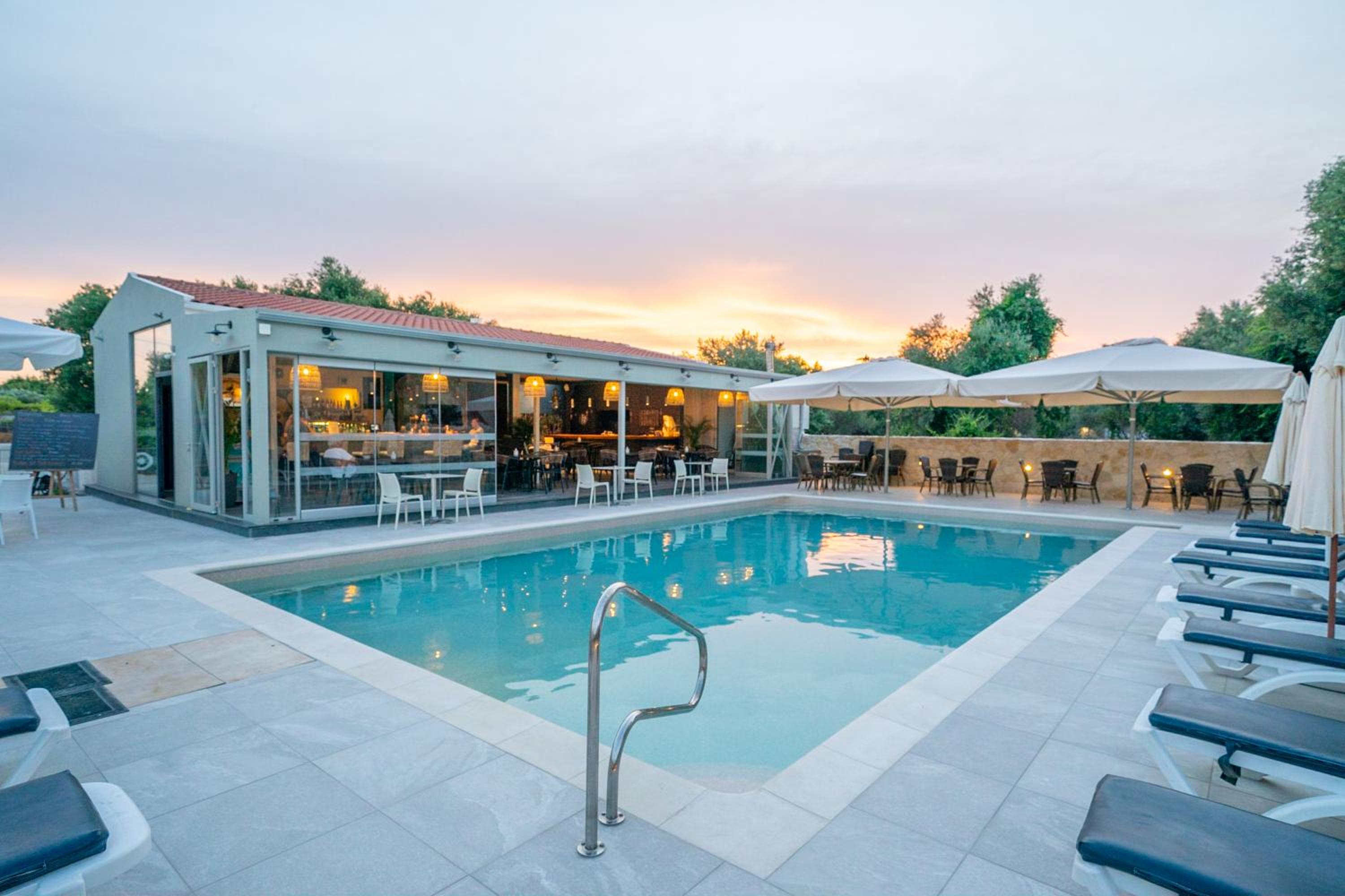 Makris Yialos Apartments