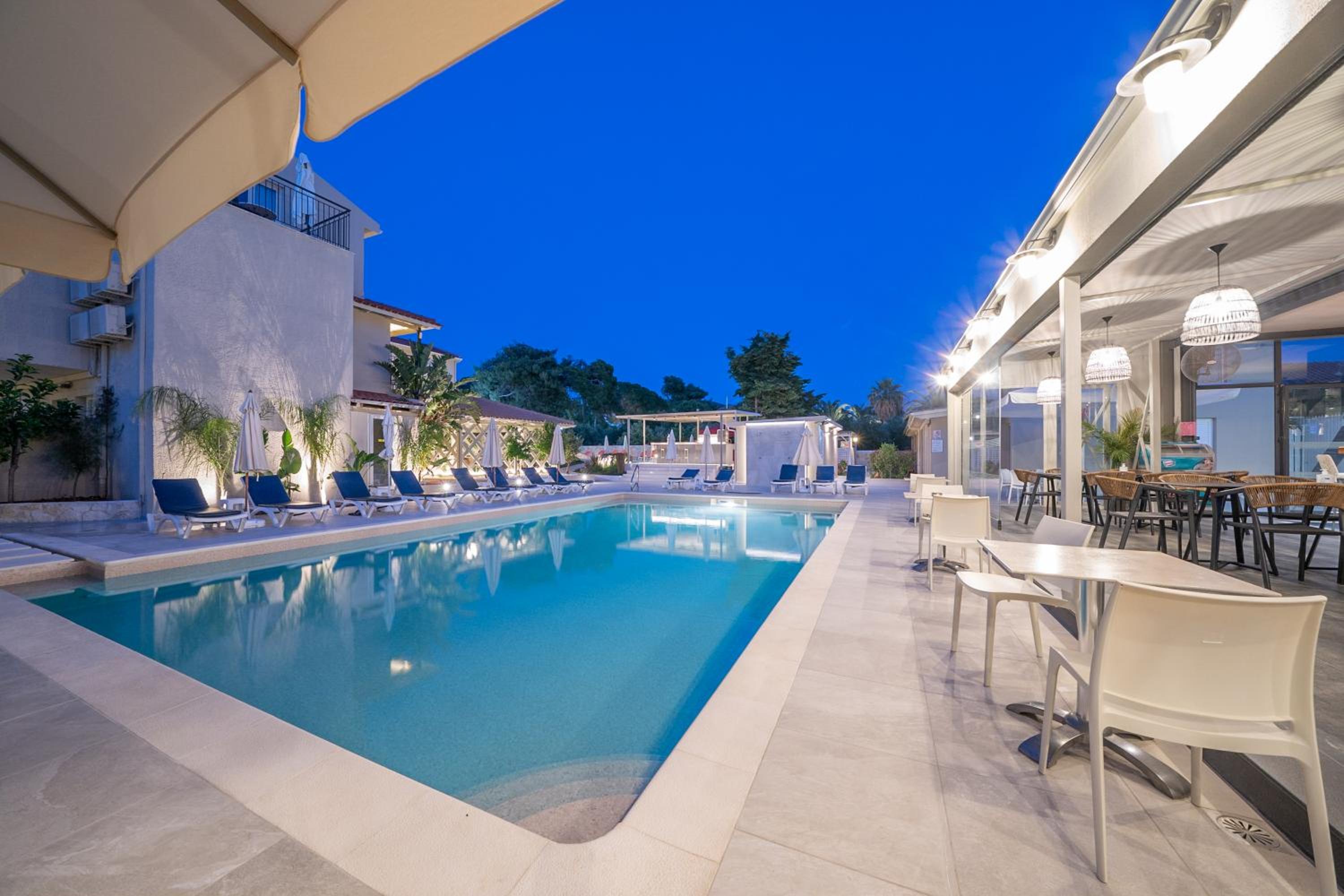 Makris Yialos Apartments