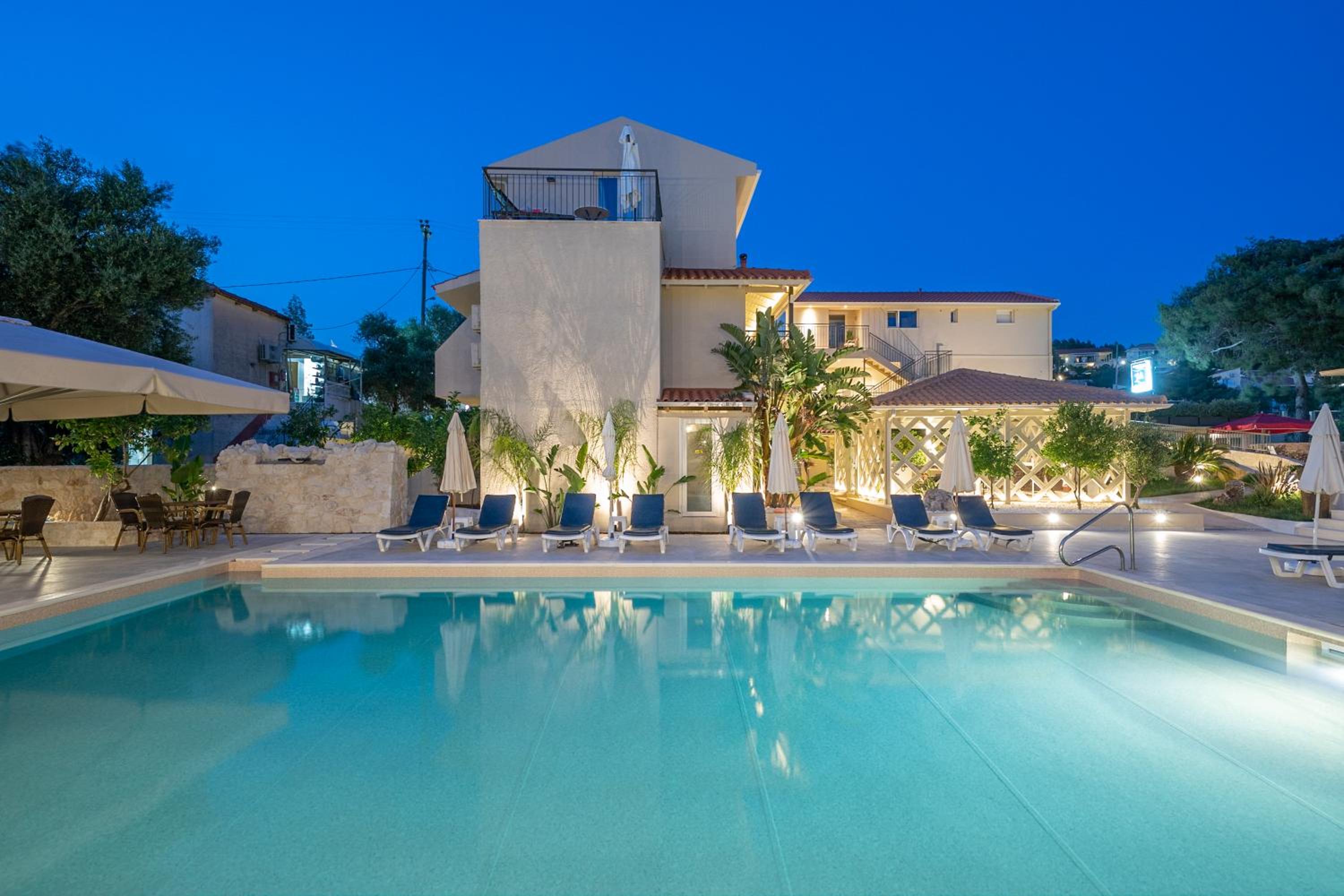 Makris Yialos Apartments