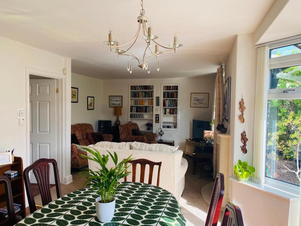 Cheerful 4-bedroom detached family home, quiet area view 3