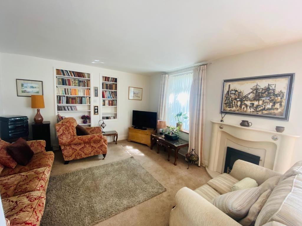 Cheerful 4-bedroom detached family home, quiet area view 5