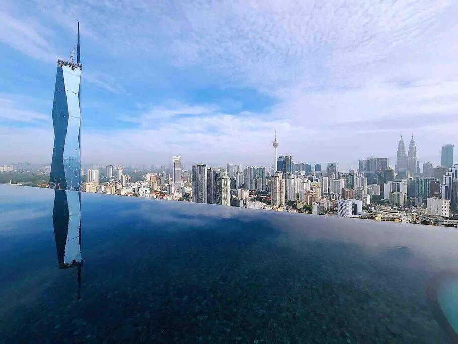 Infinity pool, NEW 2 bedroom, near BBCC LALAPORT, PNB 118, KLCC with high speed wifi