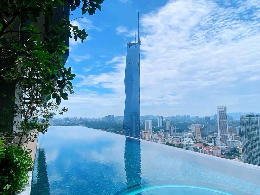 Infinity pool, NEW 2 bedroom, near BBCC LALAPORT, PNB 118, KLCC with high speed wifi