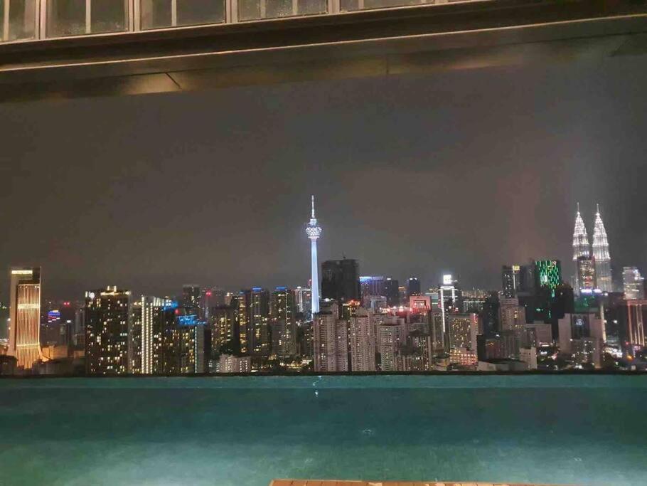 Infinity pool, NEW 2 bedroom, near BBCC LALAPORT, PNB 118, KLCC with high speed wifi