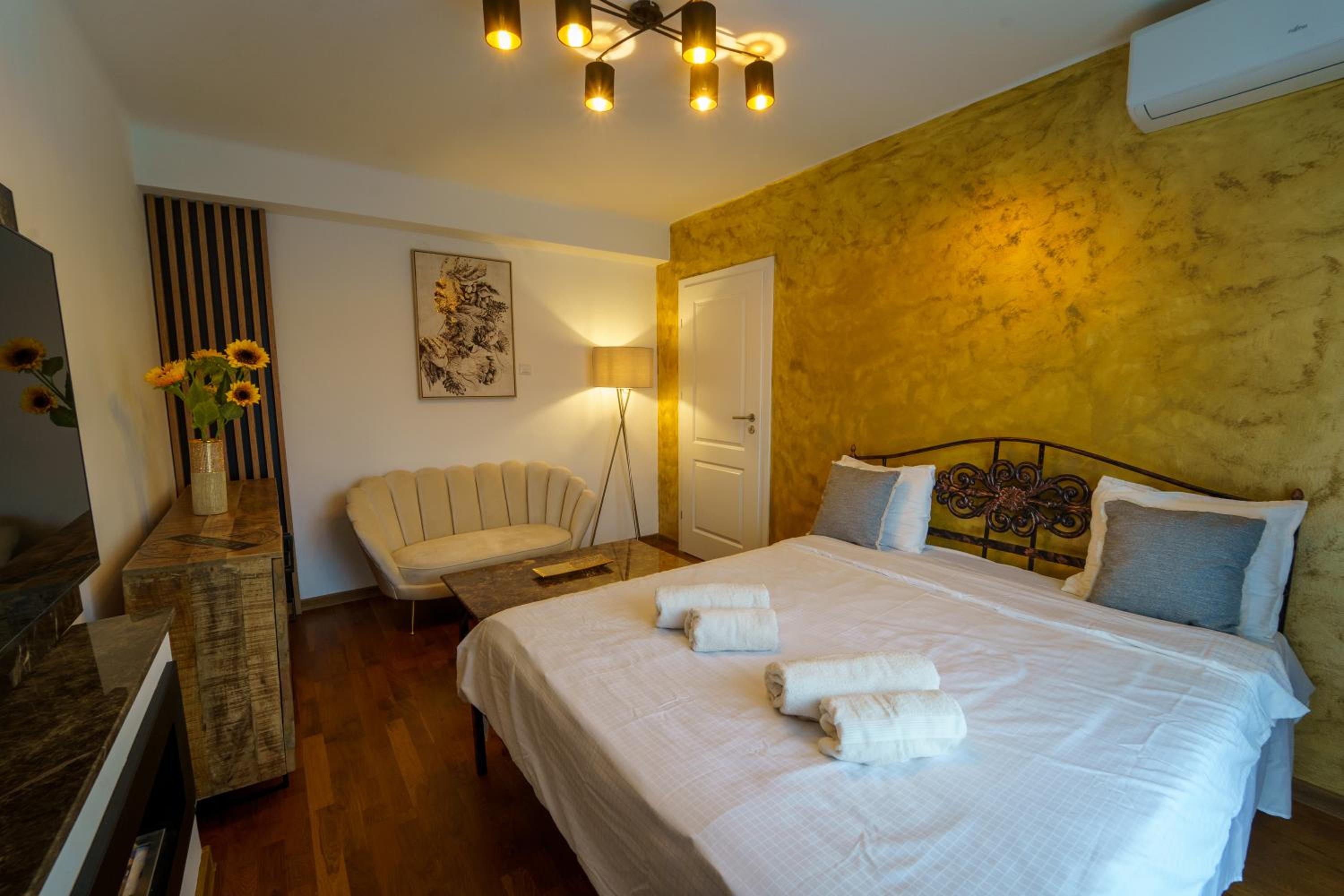 Main square 5 star luxury apartment with view view 3