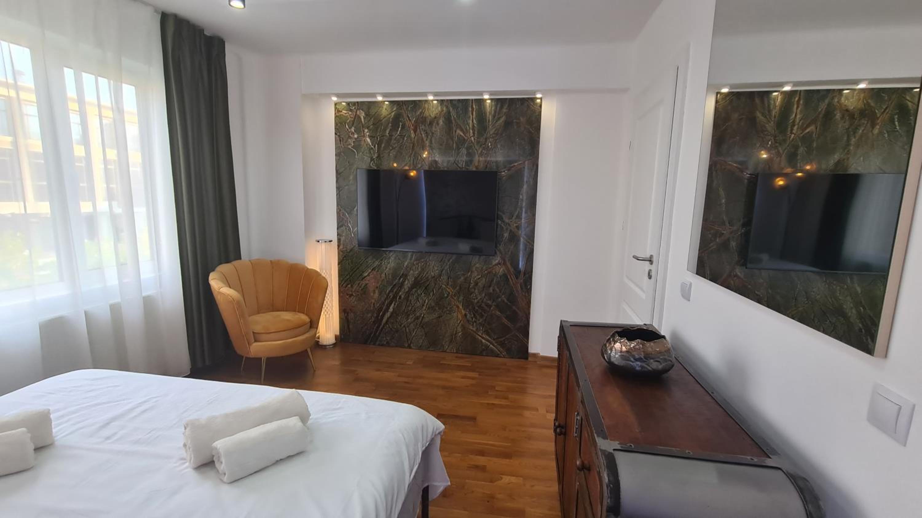 Main square 5 star luxury apartment with view view 2