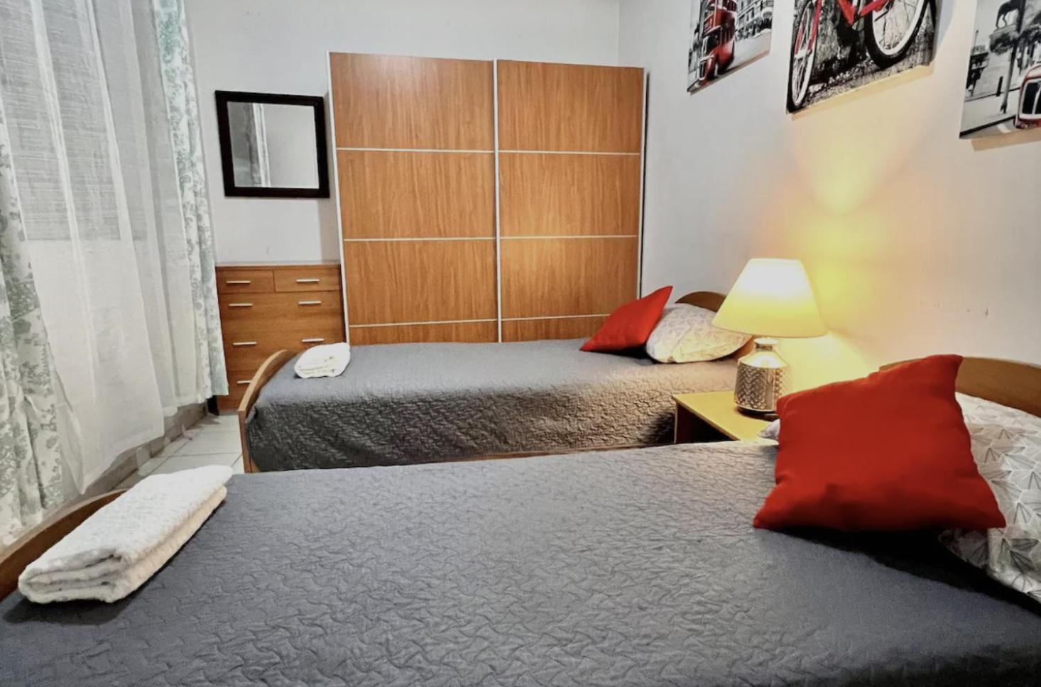 F2 2 Lovely room, living and bathroom shared , St Julians photo 2