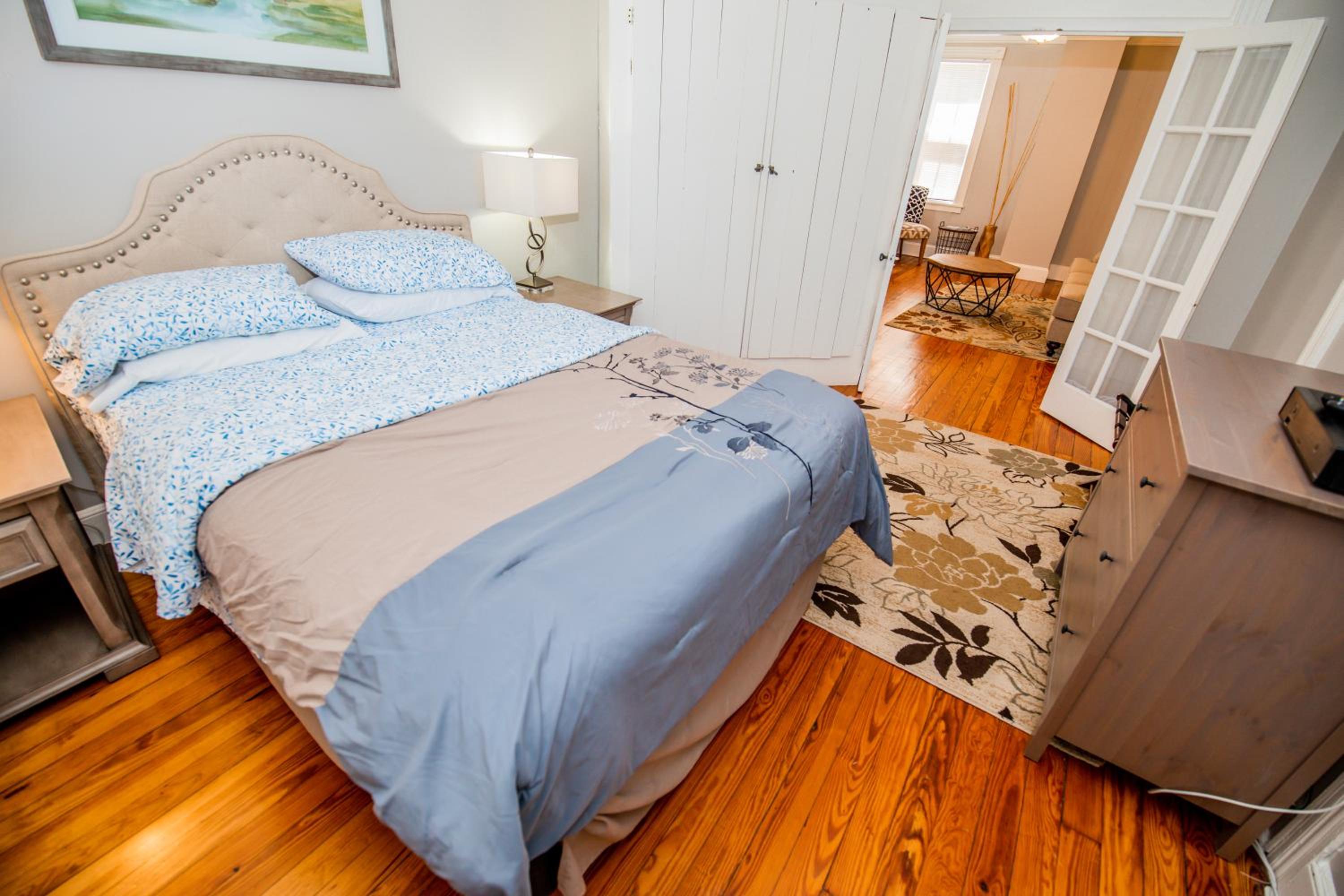 Downtown Annapolis King George 1st Floor Hideaway