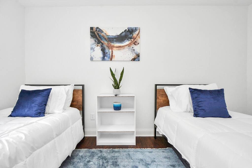 Hidden Gem Safari Home w/ Backyard Near Midtown view 2