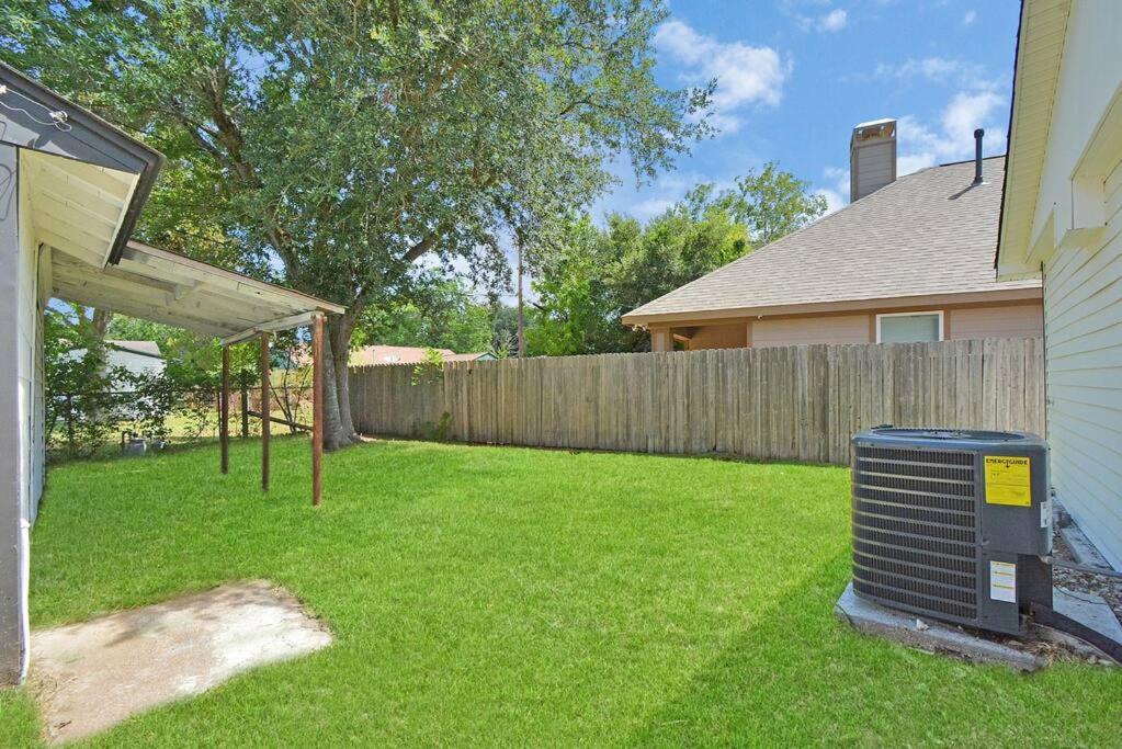 Hidden Gem Safari Home w/ Backyard Near Midtown view 4