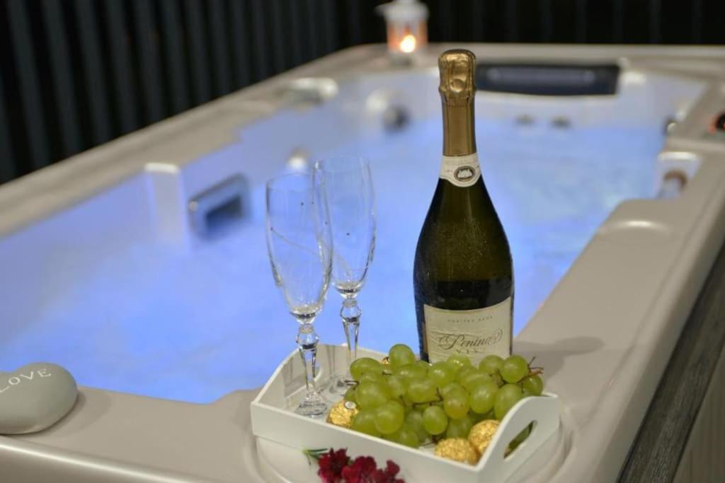 Vineyard house with sauna and jacuzzi for 2 view 2
