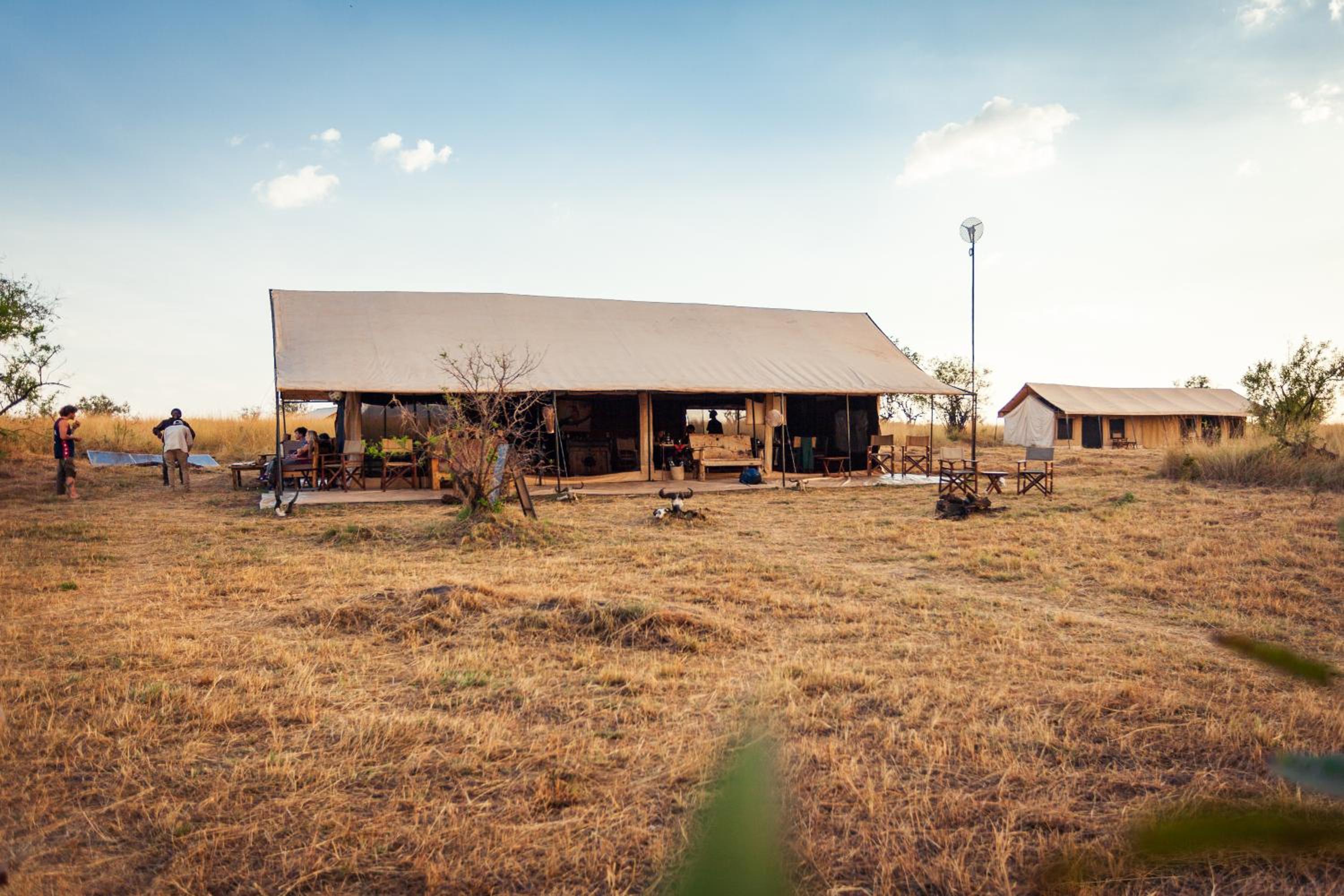 Gnu Mara River Camp