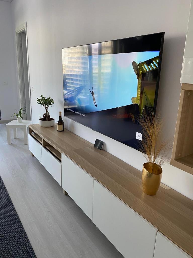 Van Studio