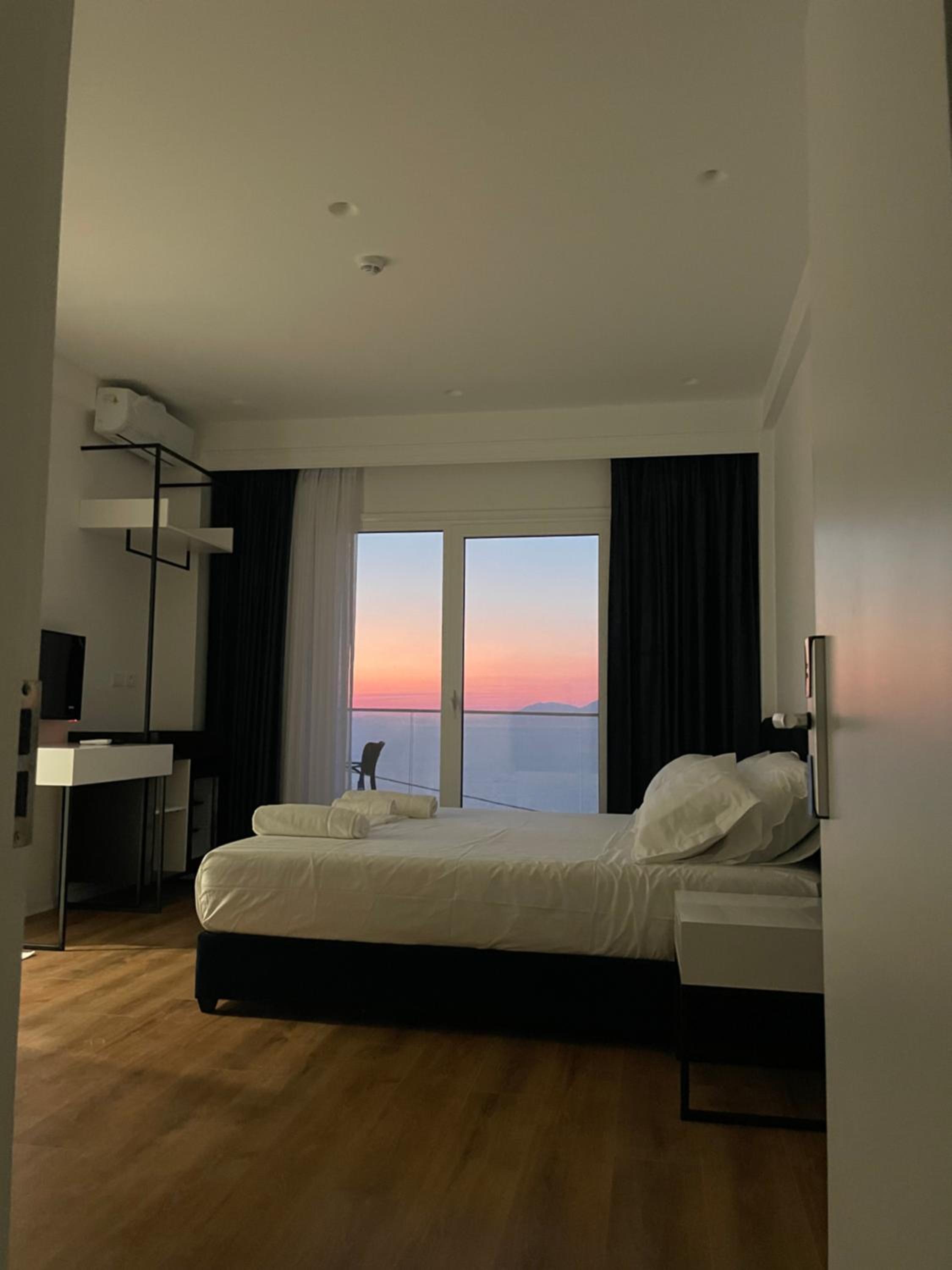 SEA & LAKE VIEW VILLA