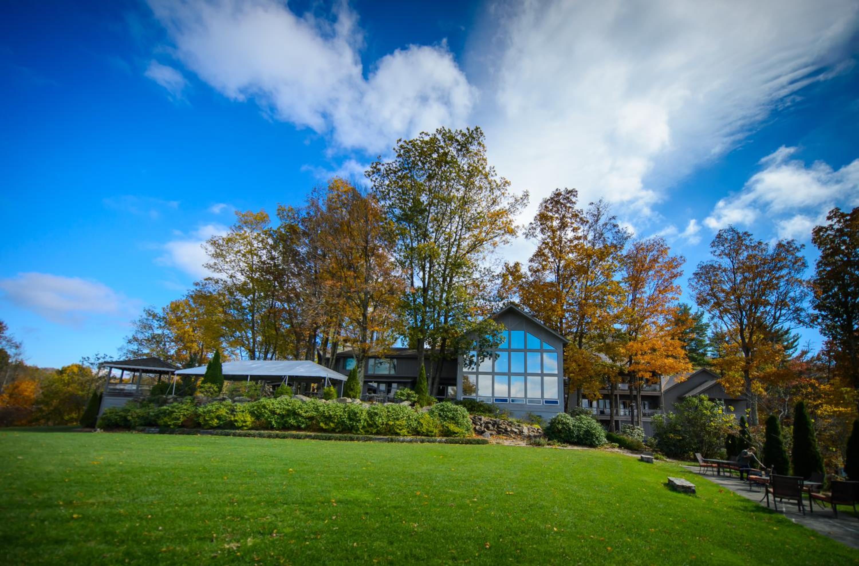 Hotel Inn at Crestwood - Image 1