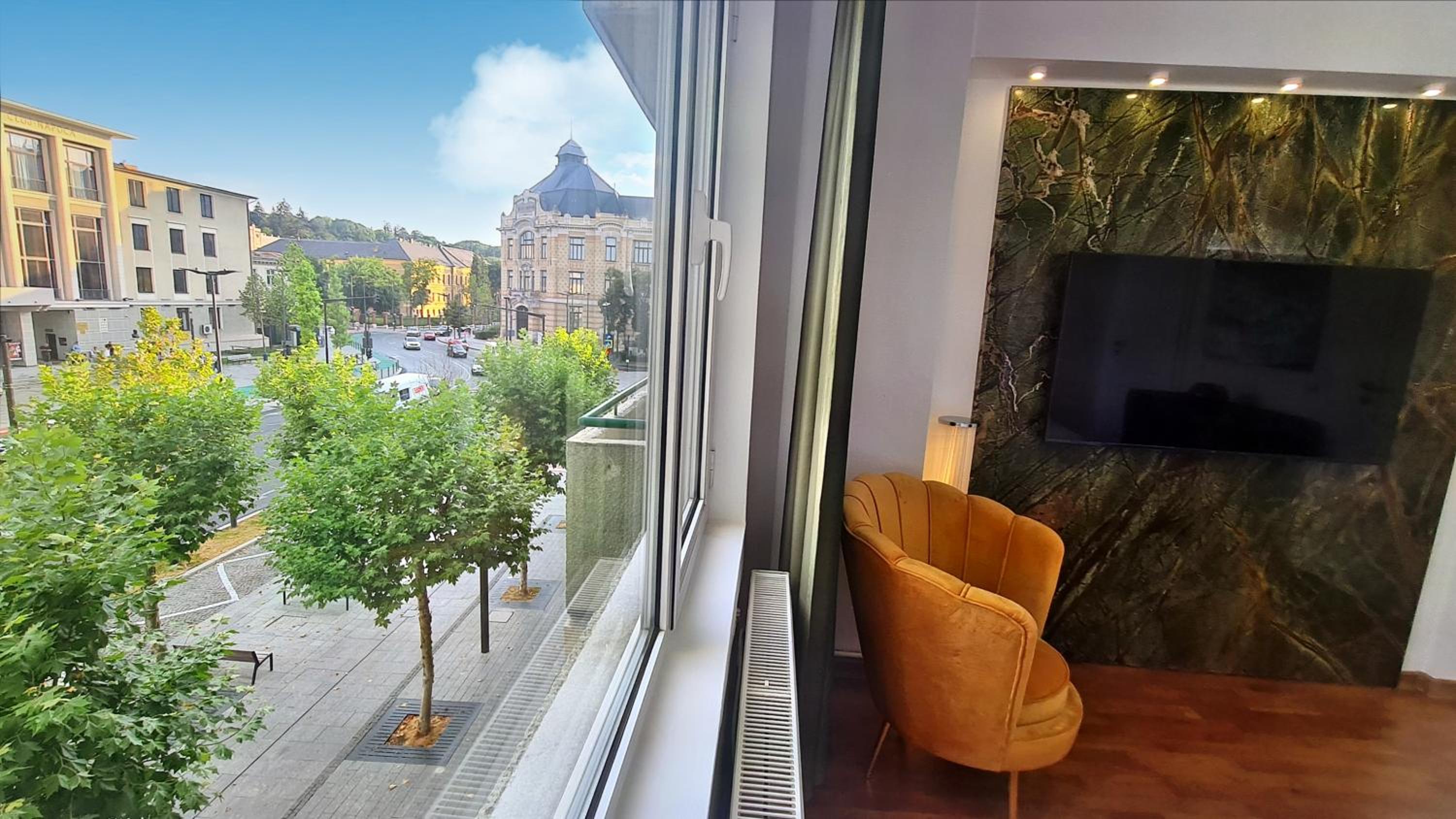 Main square 5 star luxury apartment with view view 4