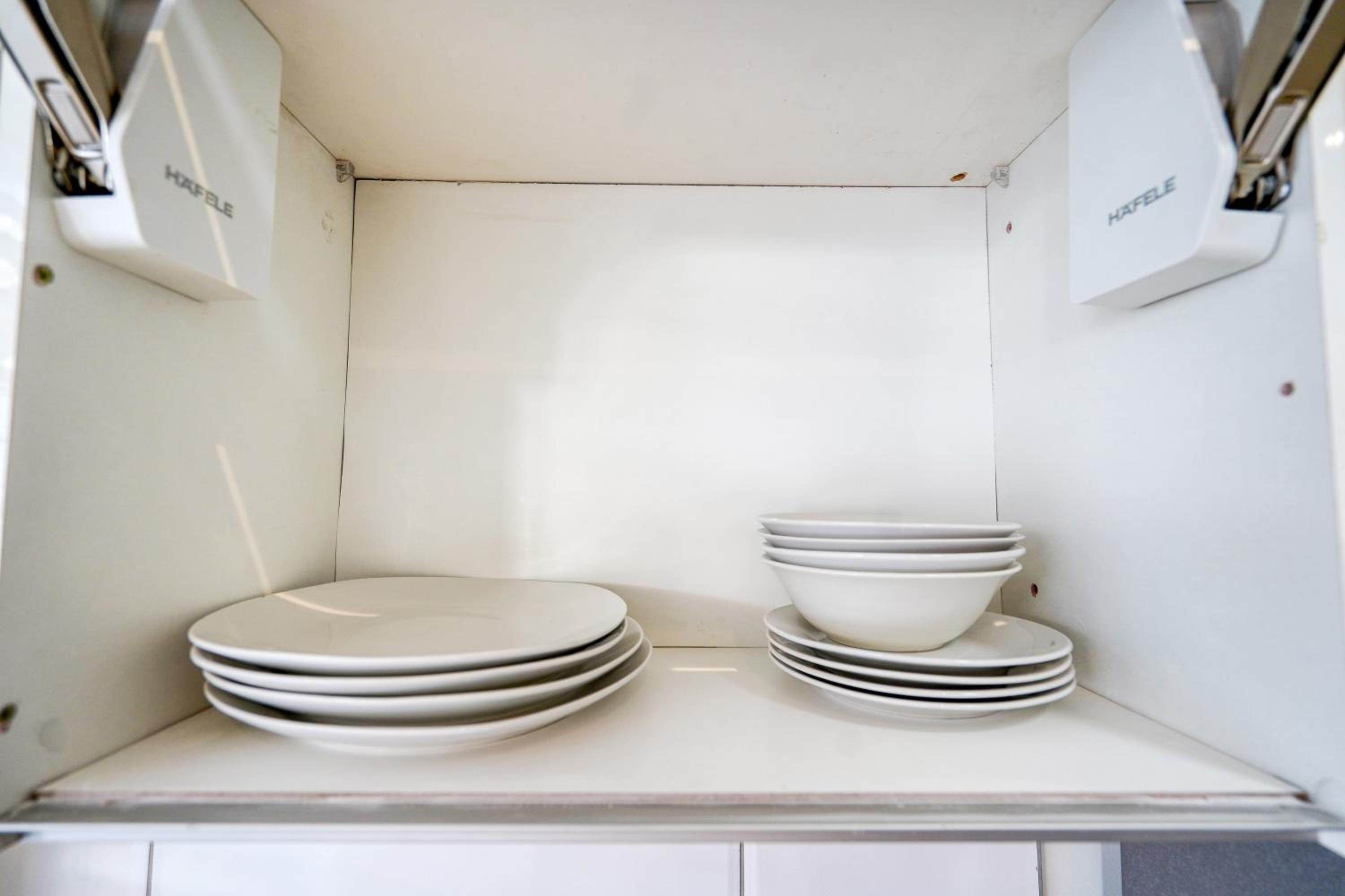 Hampton Collection - Stylish 3 Sleeper Serviced Apartment with Pool view 2