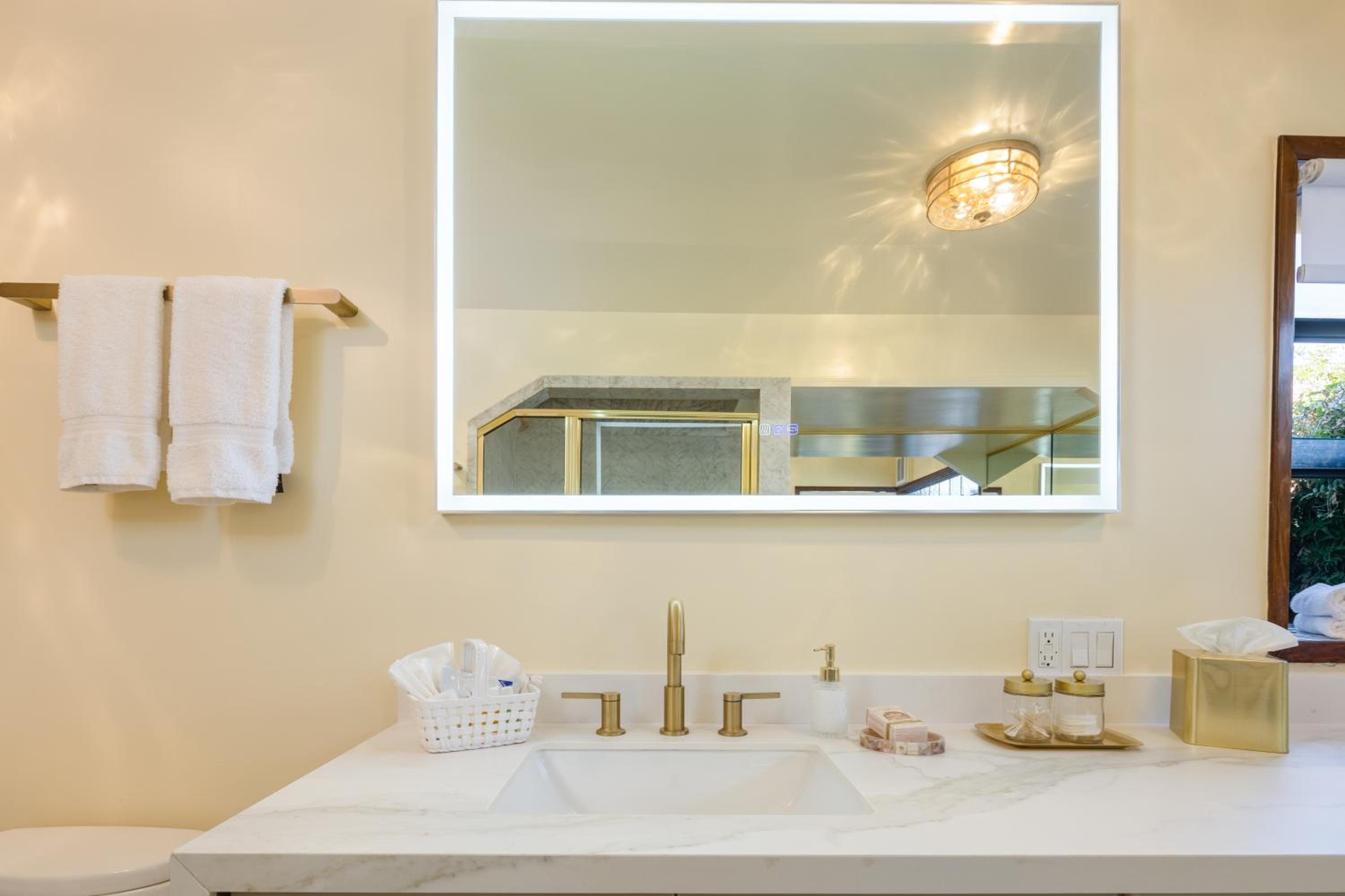 Half Moon Bay Vacations - Mill Rose Inn - Property Image 29