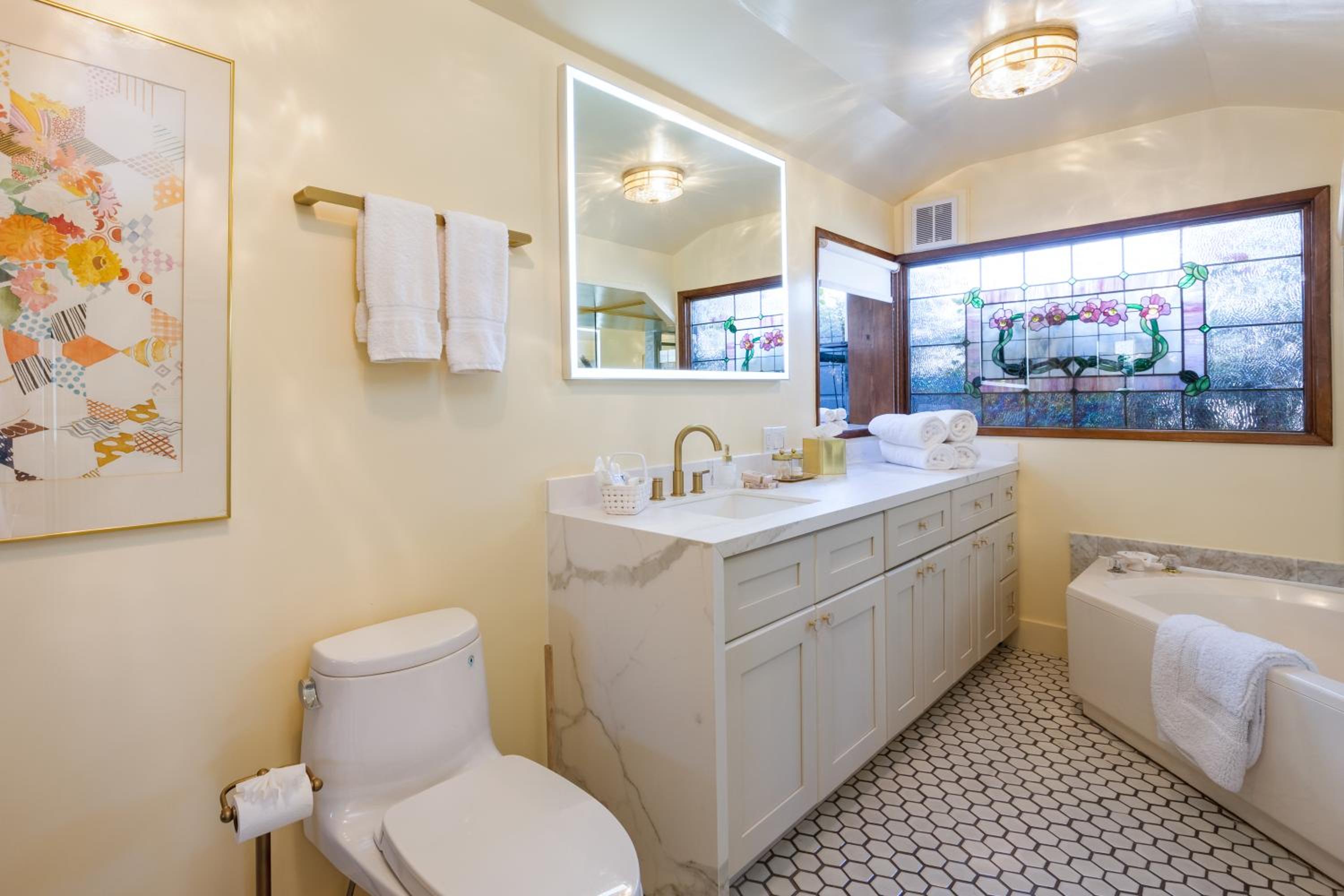 Half Moon Bay Vacations - Mill Rose Inn - Property Image 27