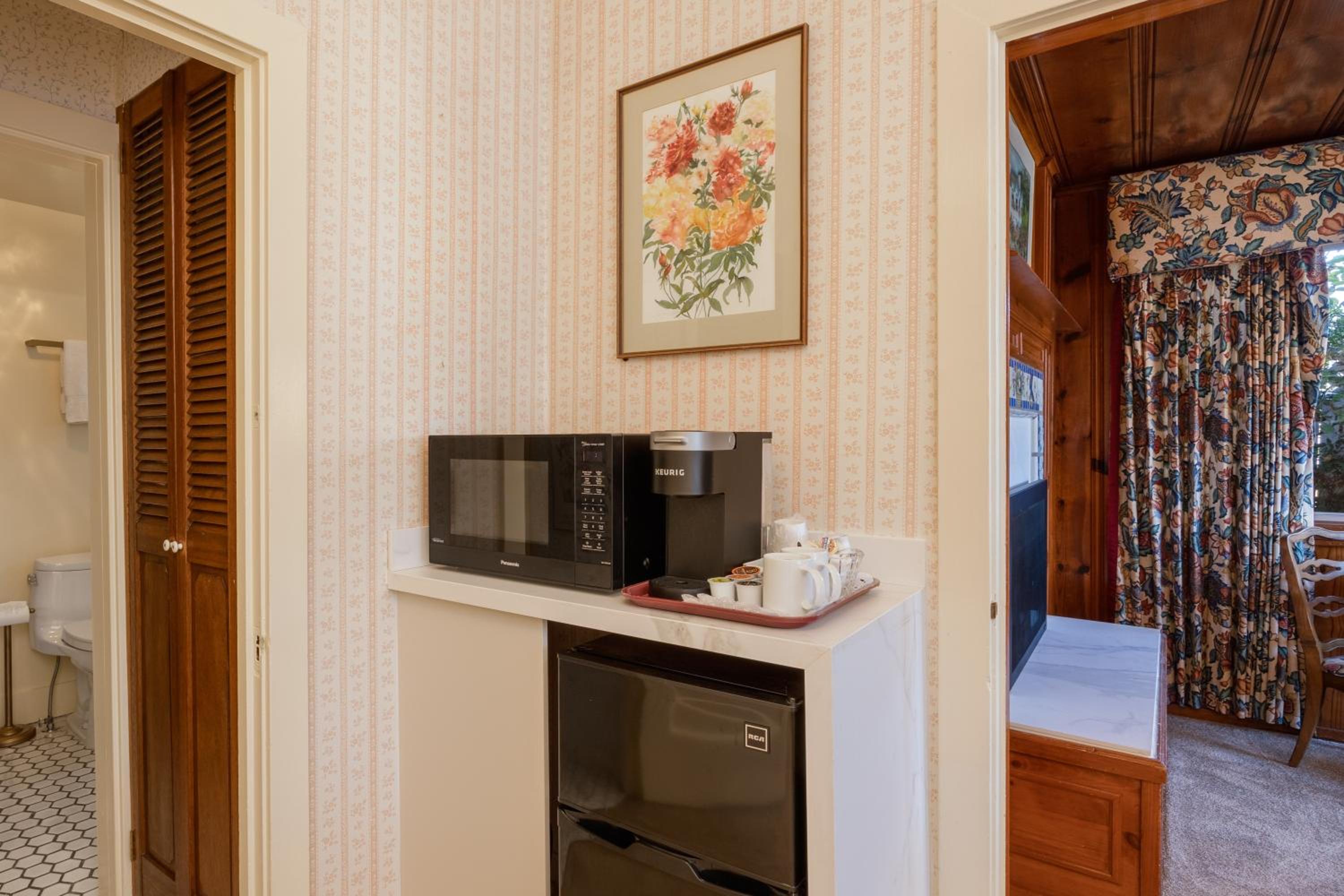 Half Moon Bay Vacations - Mill Rose Inn - Property Image 11