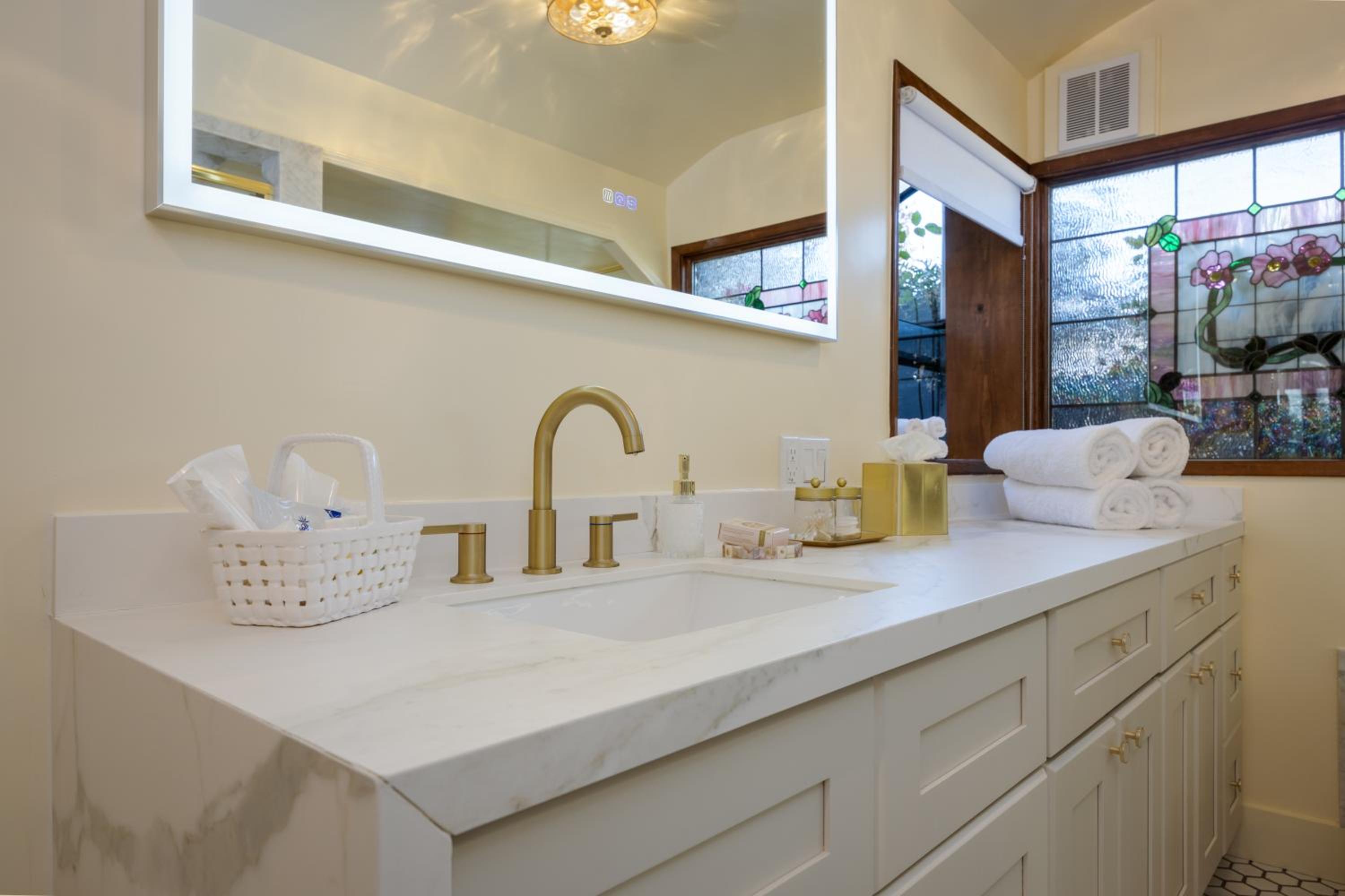 Half Moon Bay Vacations - Mill Rose Inn - Property Image 25