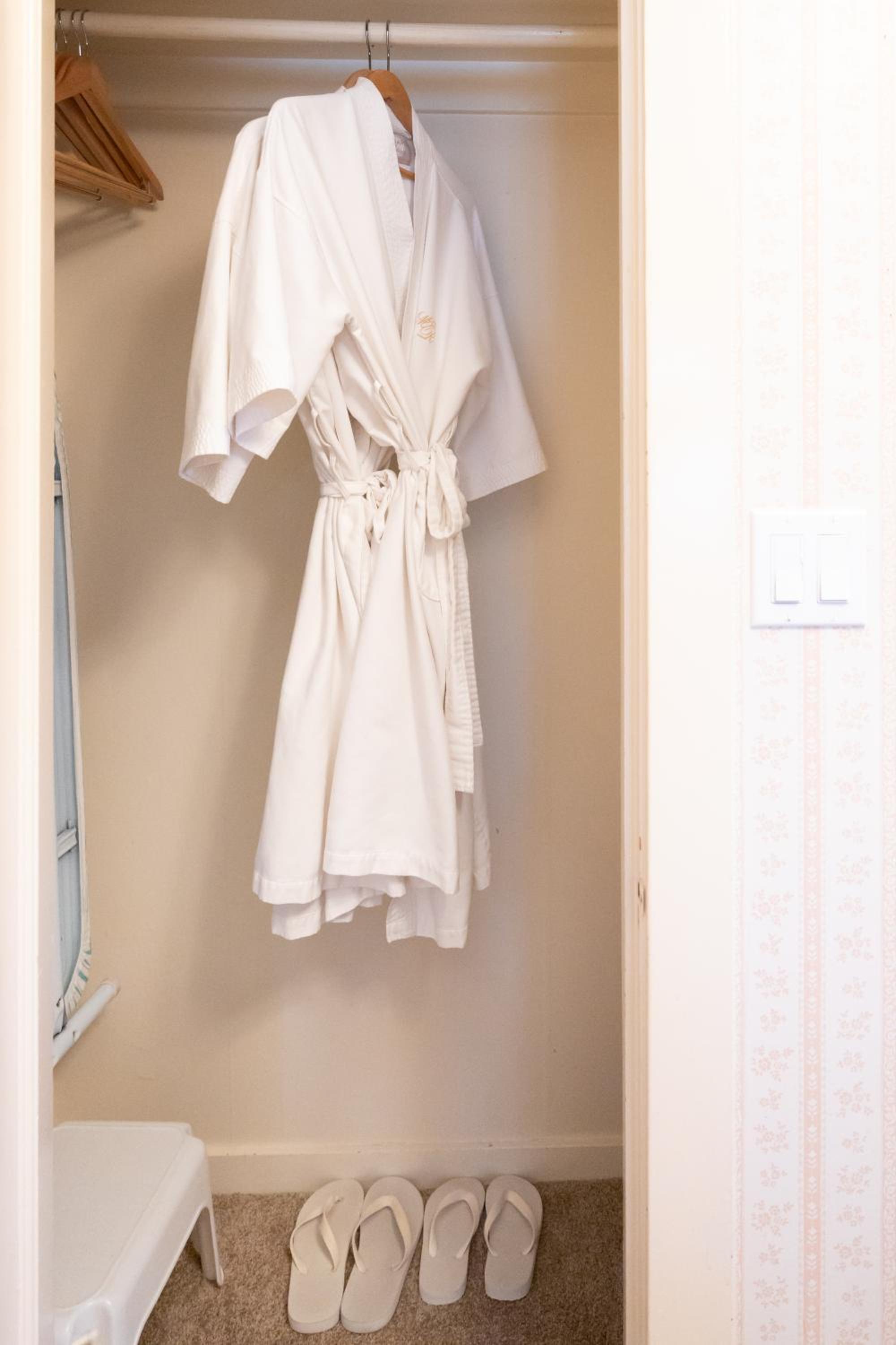 Half Moon Bay Vacations - Mill Rose Inn - Property Image 9