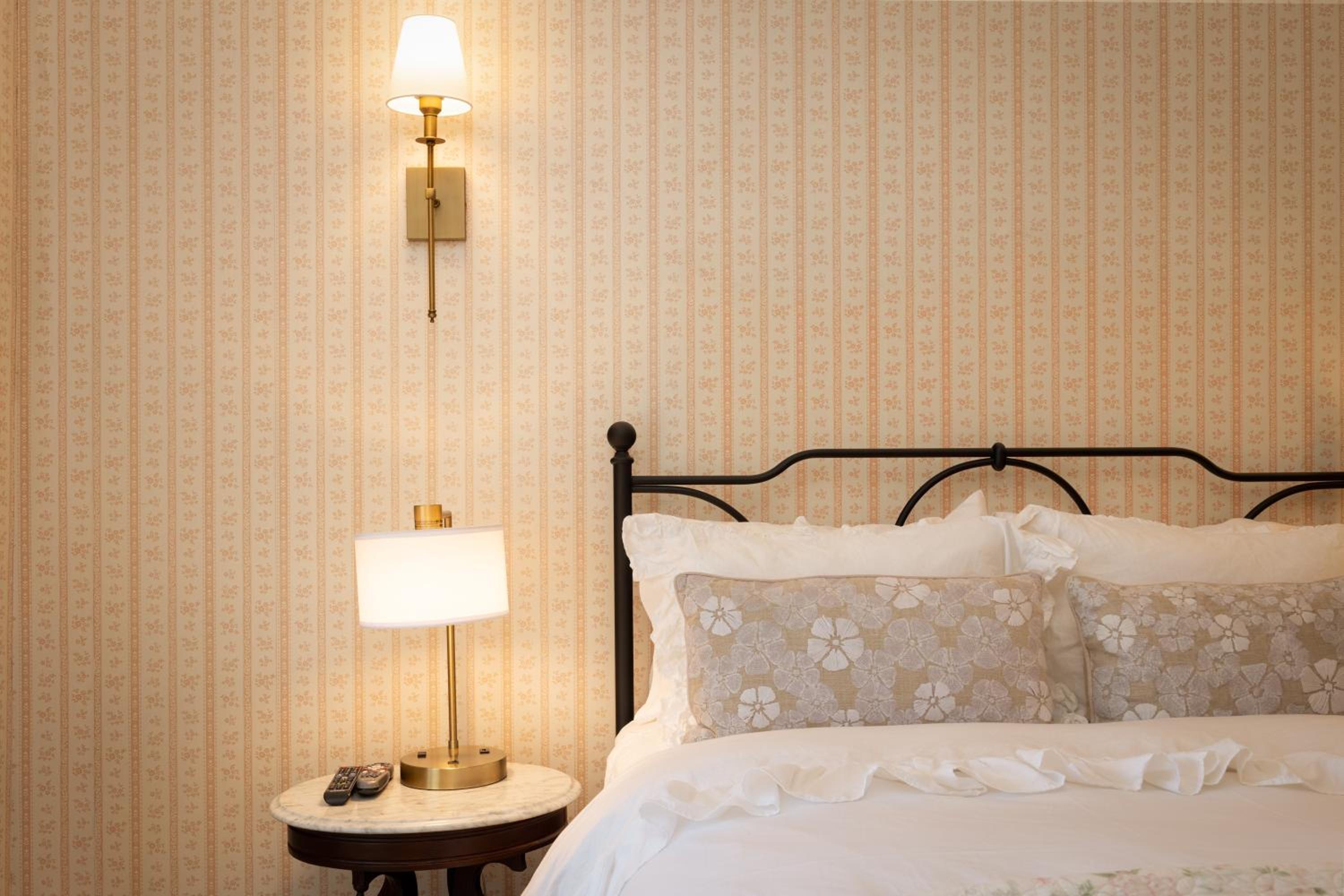 Half Moon Bay Vacations - Mill Rose Inn - Property Image 5